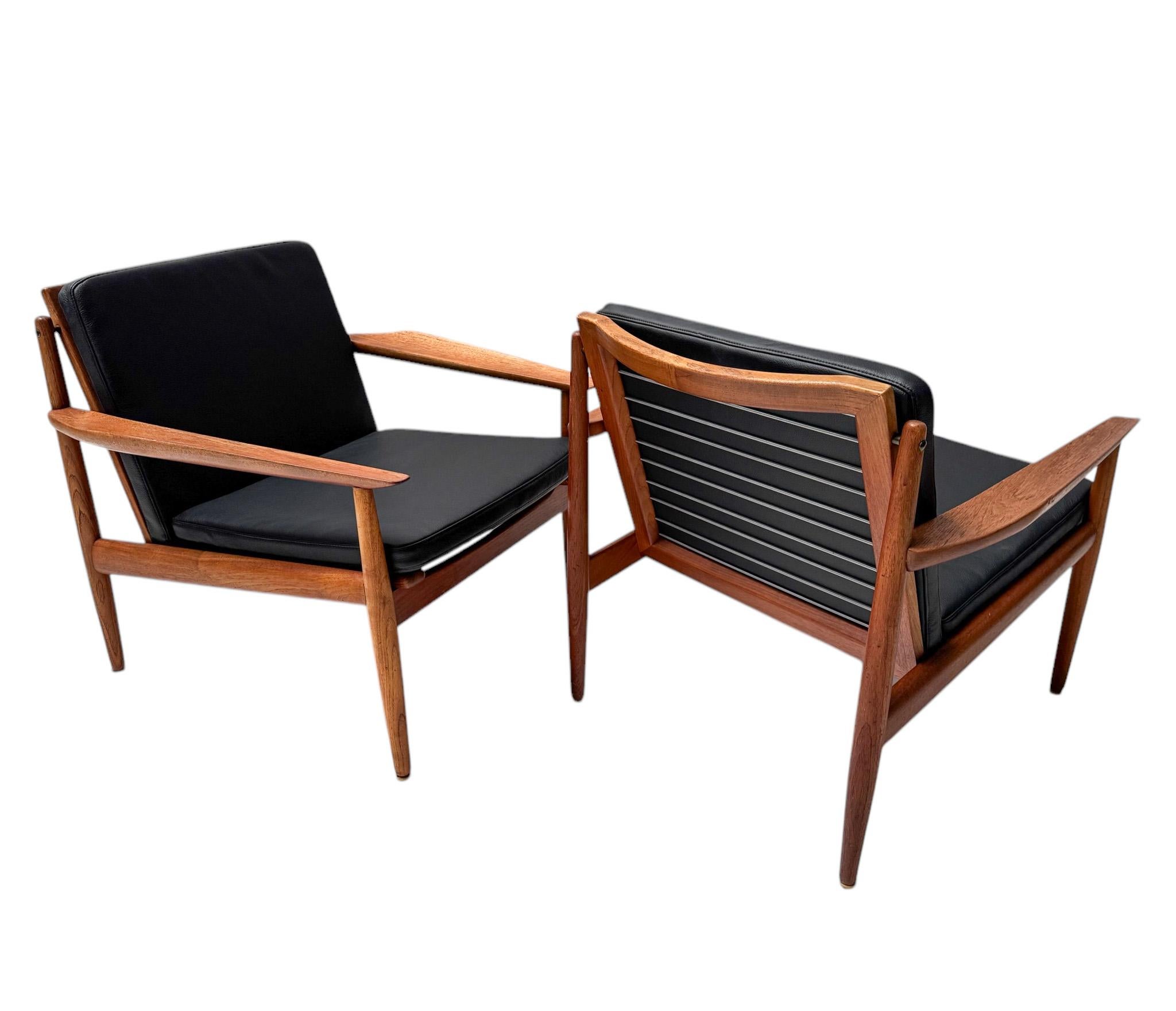 Zwei moderne Loungesessel aus der Mitte des Jahrhunderts von Arne Vodder für Glostrup, 1950er Jahre (Dänisch) im Angebot