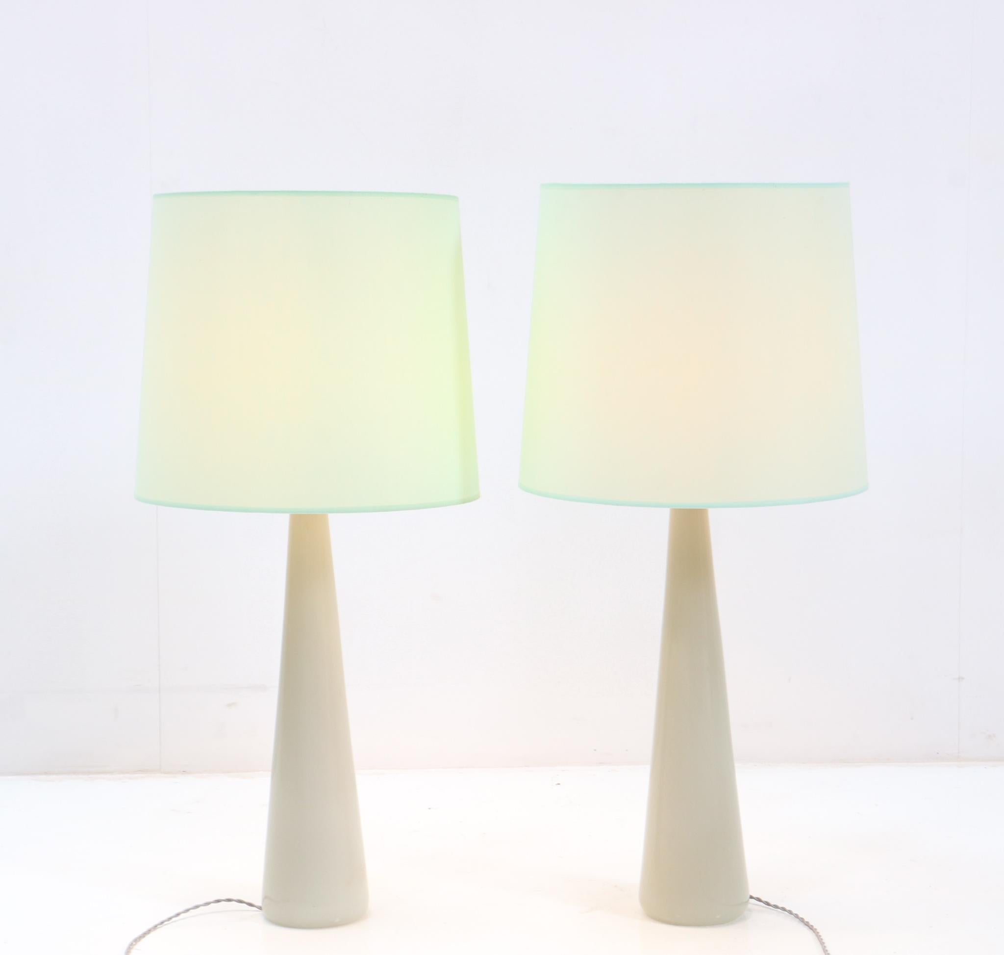 Italian Two Mid-Century Modern Opaline Table Lamps by Archimede Seguso Murano, 1970s For Sale