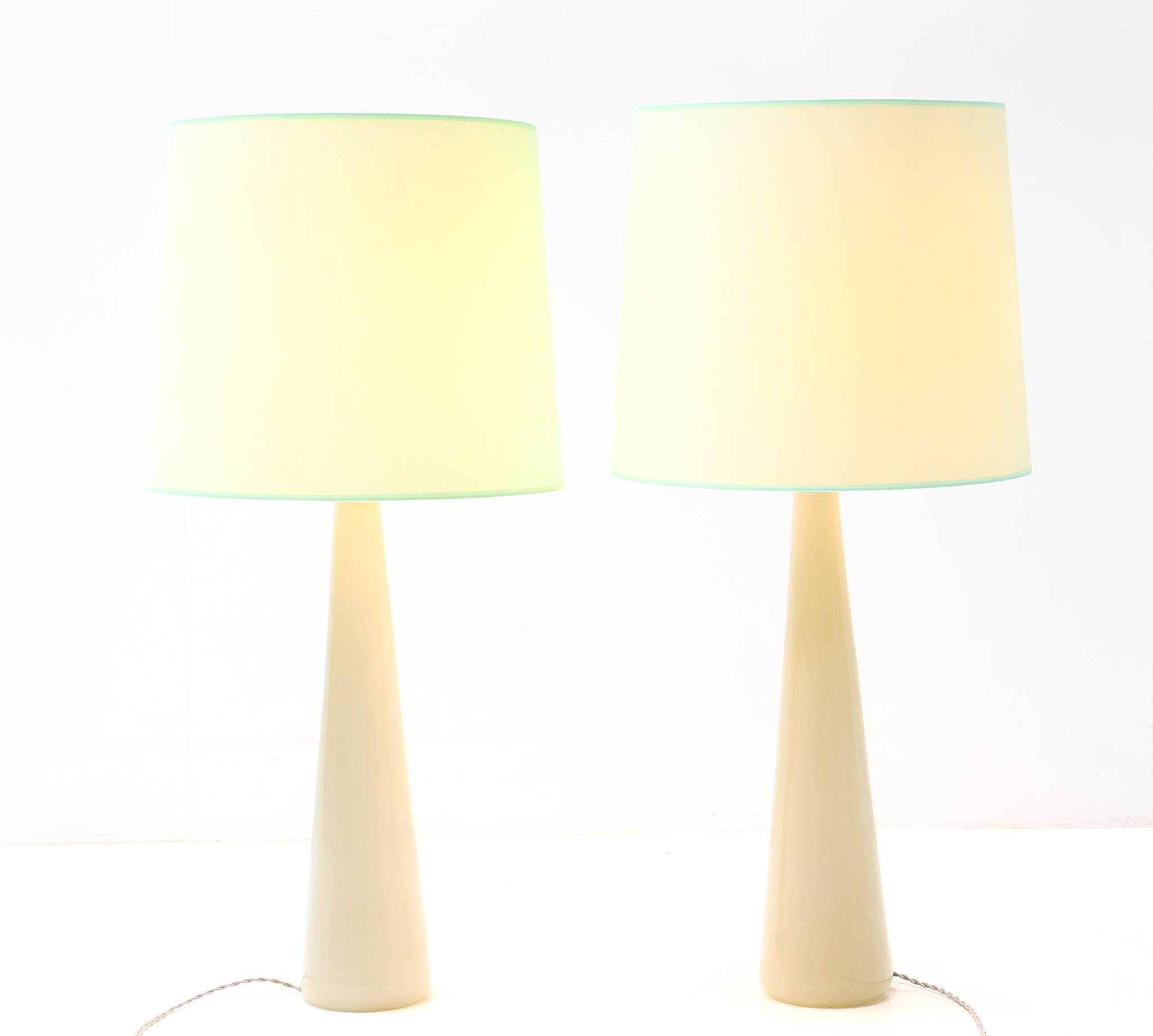 Late 20th Century Two Mid-Century Modern Opaline Table Lamps by Archimede Seguso Murano, 1970s For Sale