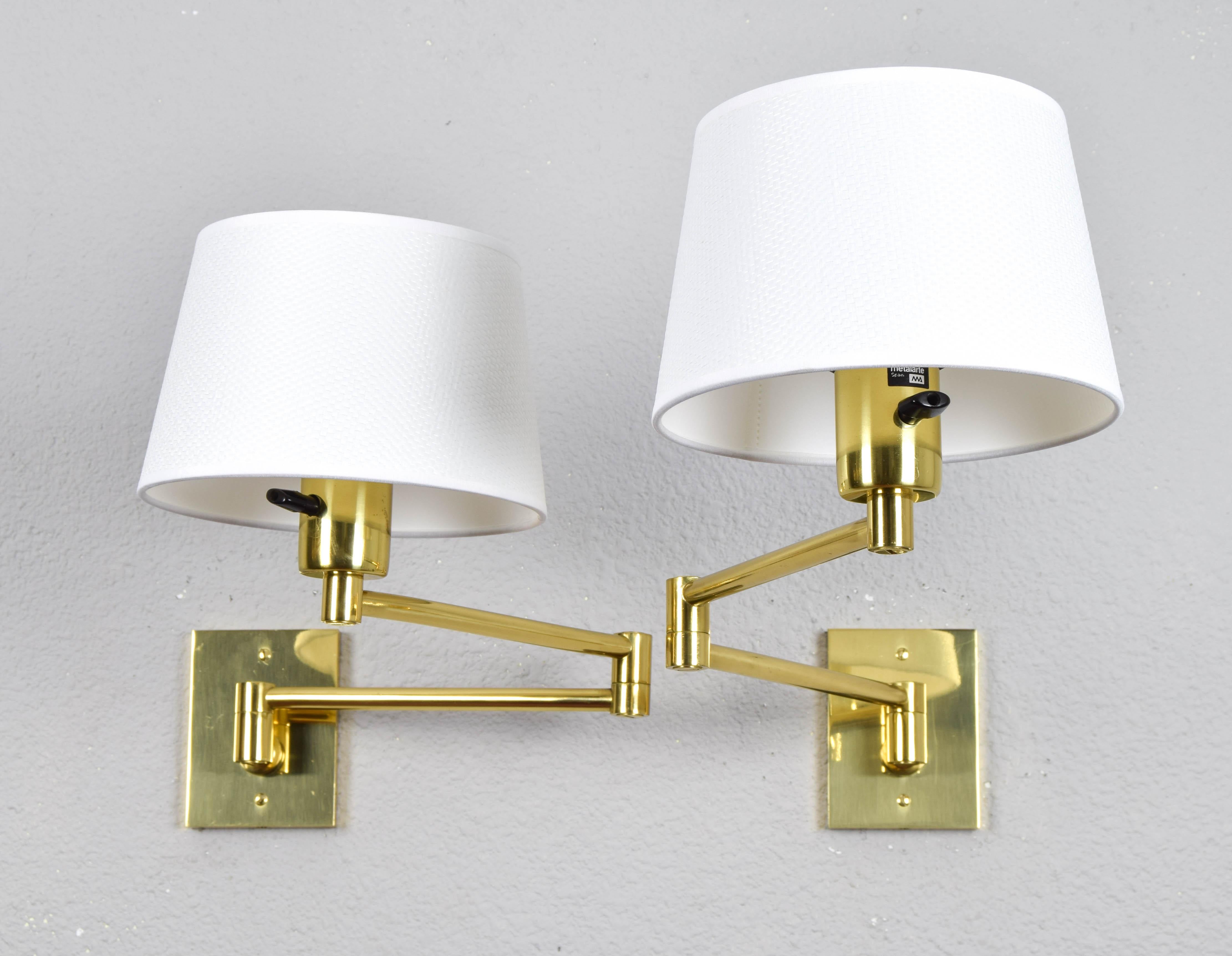  Two Mid-Century Modern Swing Arm Brass Sconces by George W Hansen for Metalarte In Good Condition In Escalona, Toledo