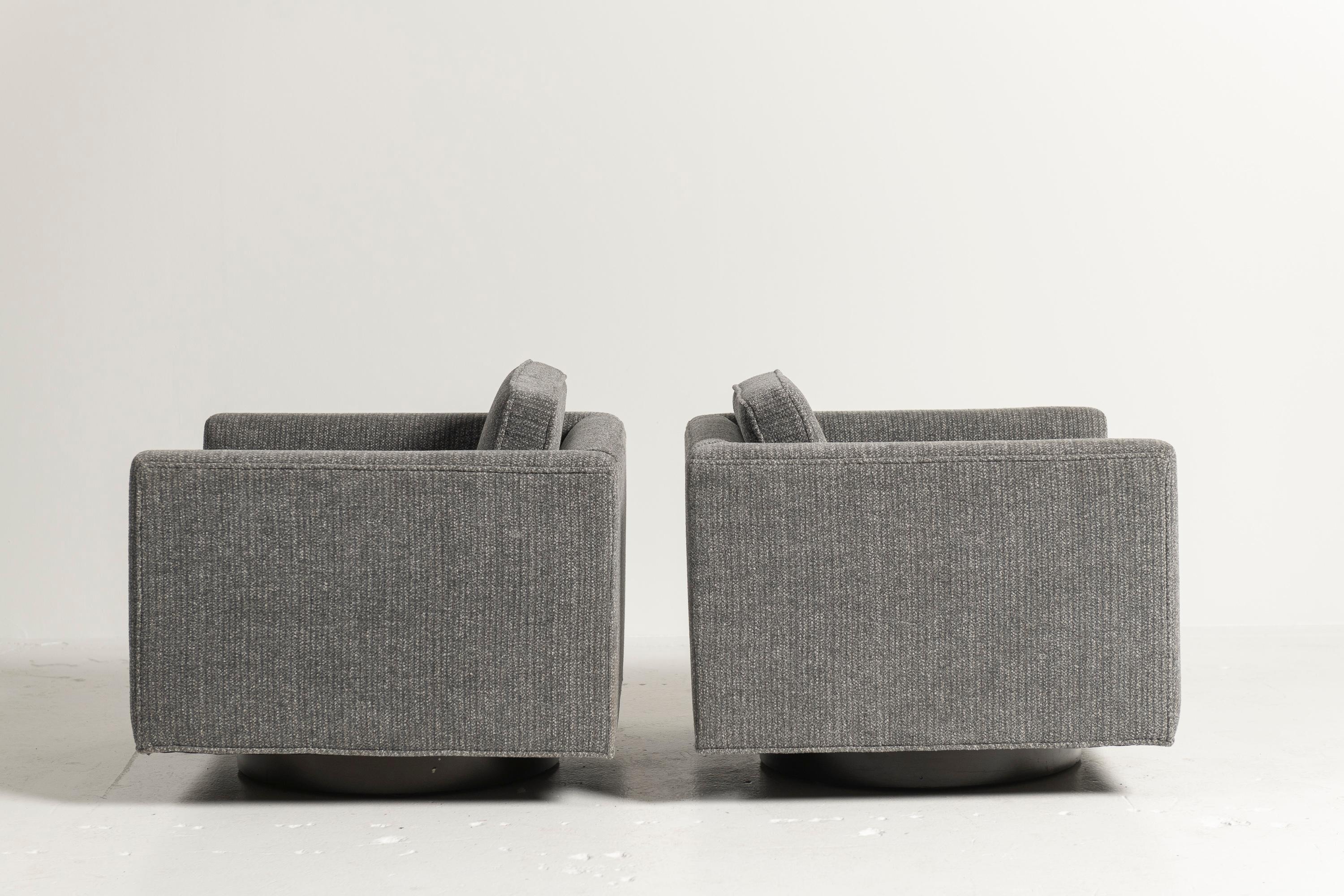 20ième siècle Deux chaises cubiques pivotantes The Moderns, modèle 1461, par Harvey Probber, années 1950 en vente