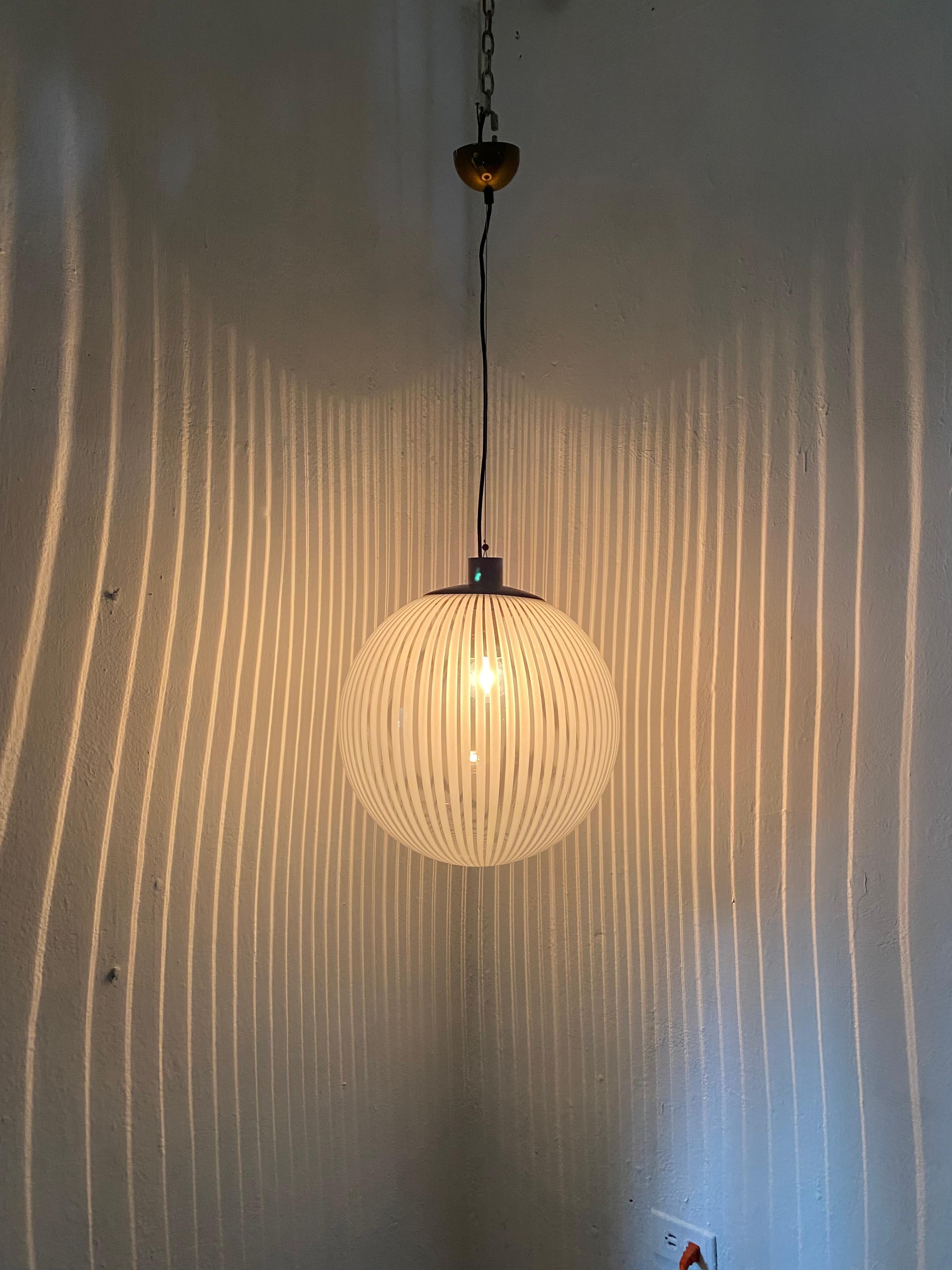 Due lampadari Venini di metà secolo, ´Tessuto´, circa 1970 in vetro di Murano in vendita 1