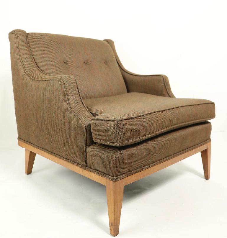 20ième siècle Deux chaises de salon Mr. & Mrs. Club du milieu du siècle attribuées à Gimson Slater en vente