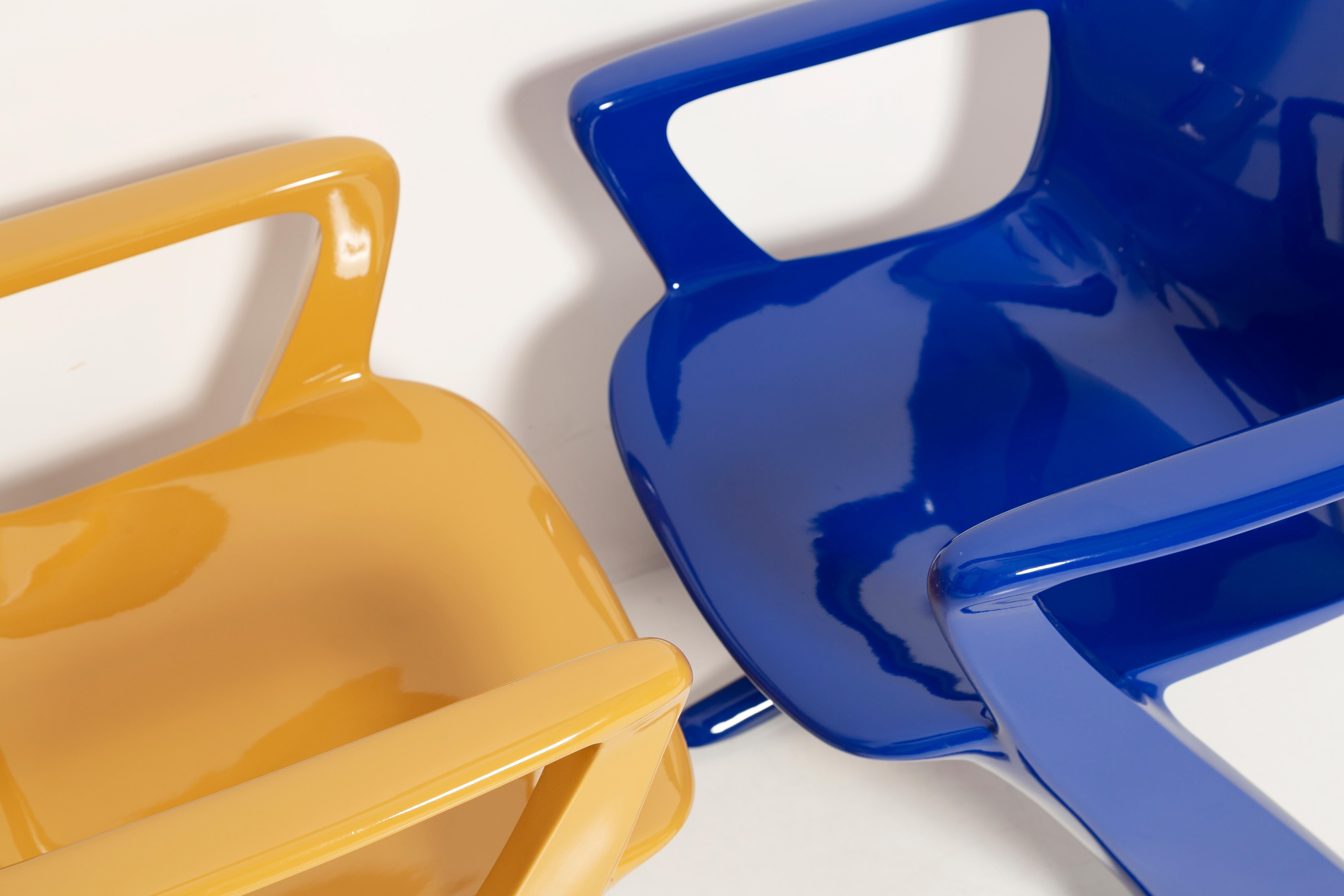 Two Mid-Century Mustard and Blue Kangaroo Chairs Ernst Moeckl, Germany, 1968 For Sale 1