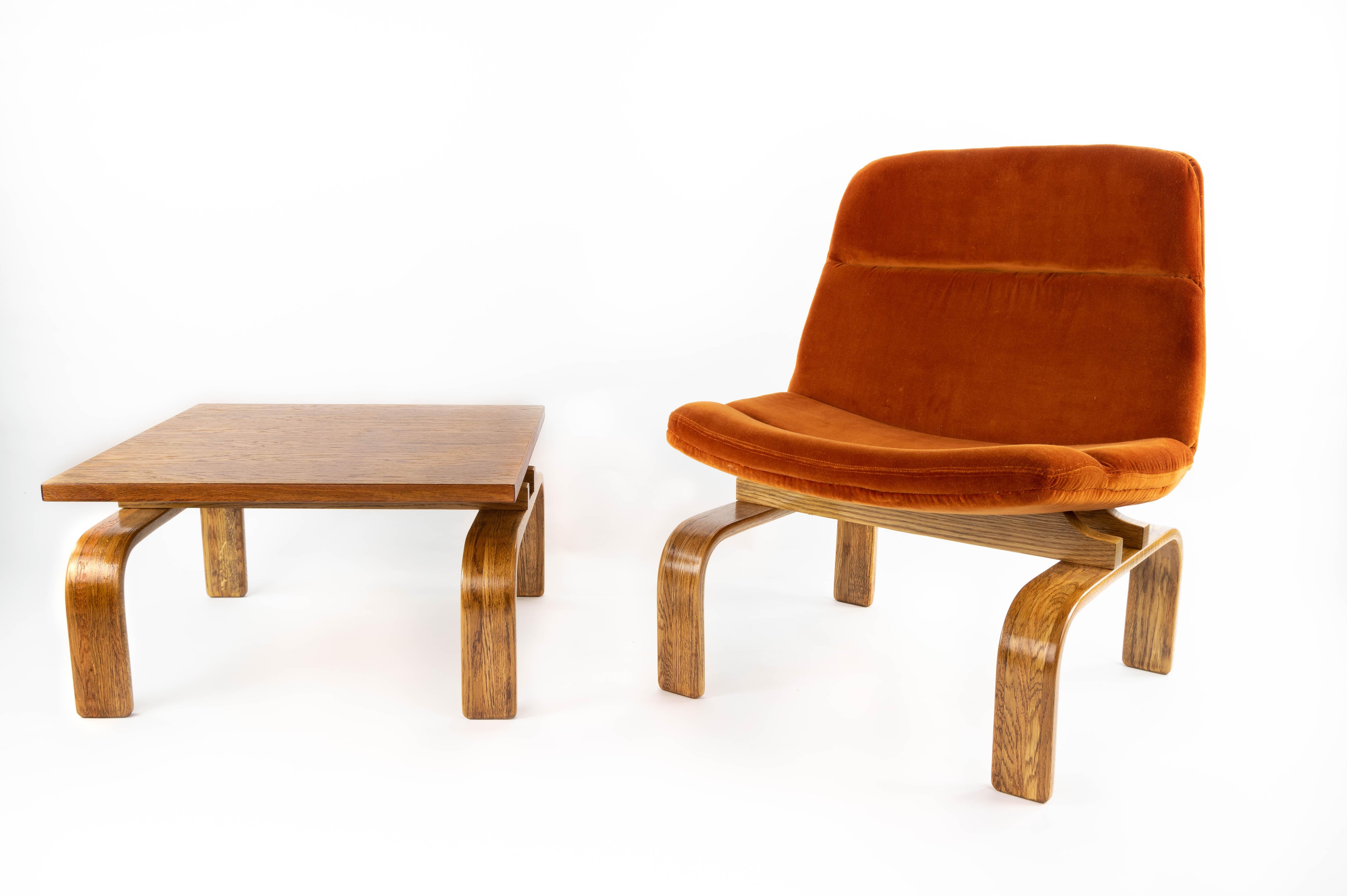 Two Midcentury Orange Velvet and Oak Lounge Chairs by AG Barcelona, 1960 8