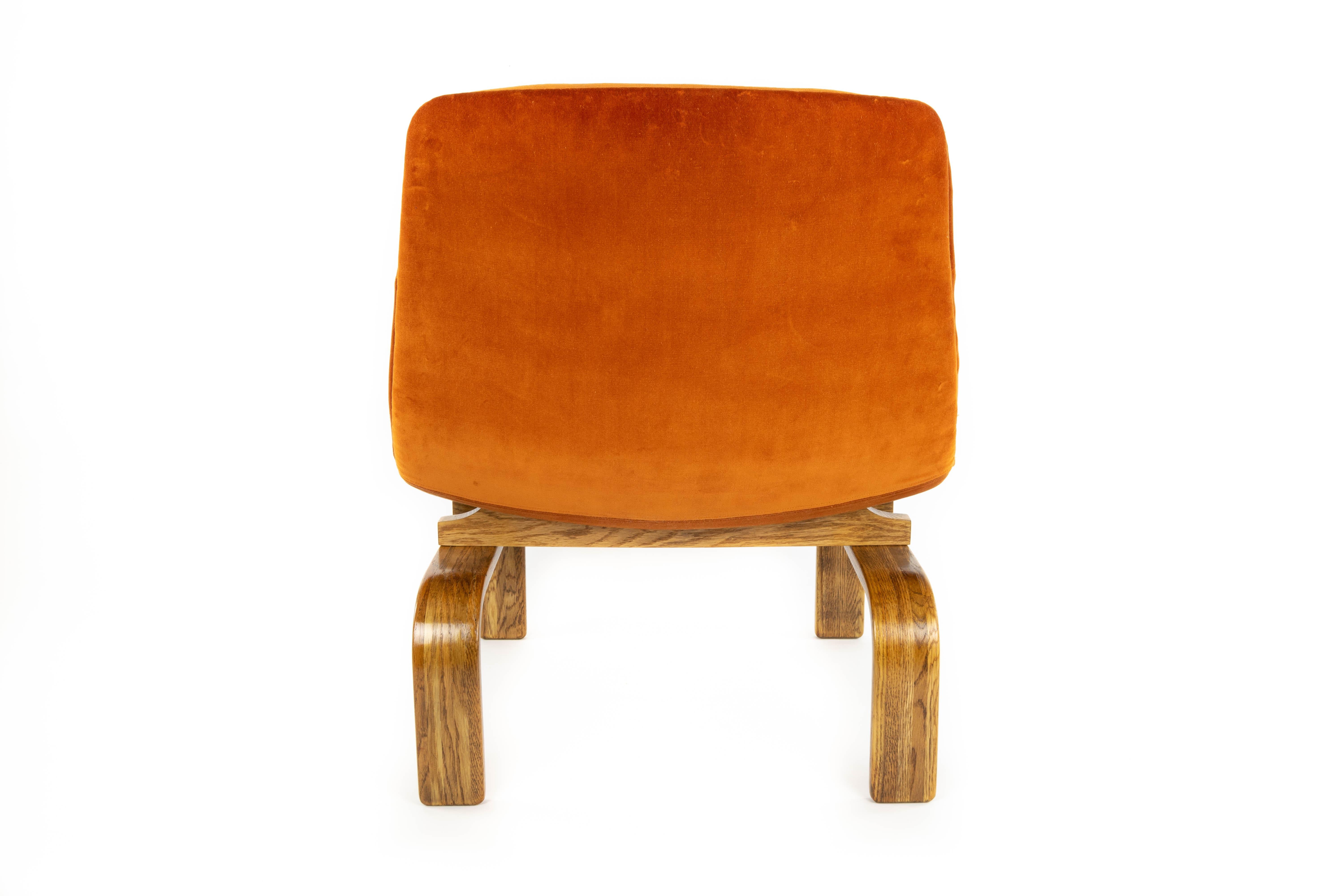 Two Midcentury Orange Velvet and Oak Lounge Chairs by AG Barcelona, 1960 2