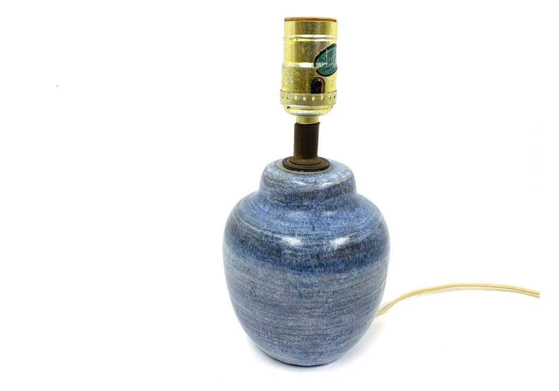 Dos lámparas de sobremesa de cerámica de mediados de siglo en venta 2