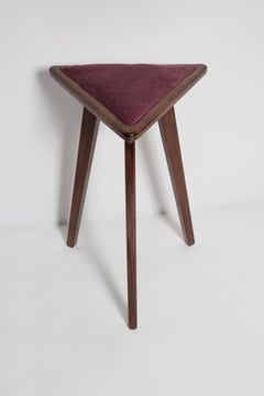 Zwei dreieckige Hocker aus burgunderrotem Samt im Mid-Century-Stil von Vintola, Polen