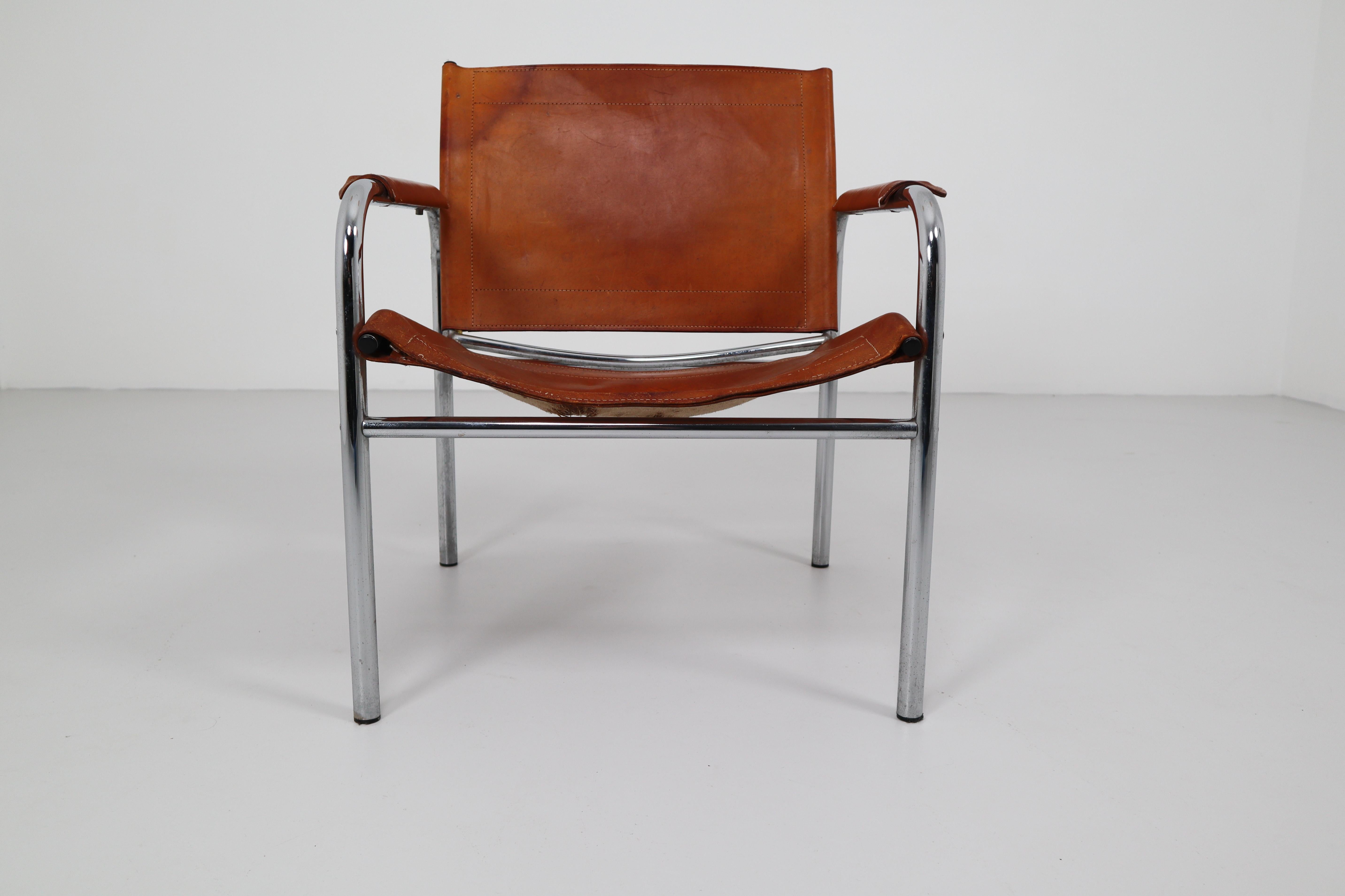 Two Midcentury Tubular Armchairs in Patinated Cognac Leather, France, 1960s In Fair Condition In Almelo, NL