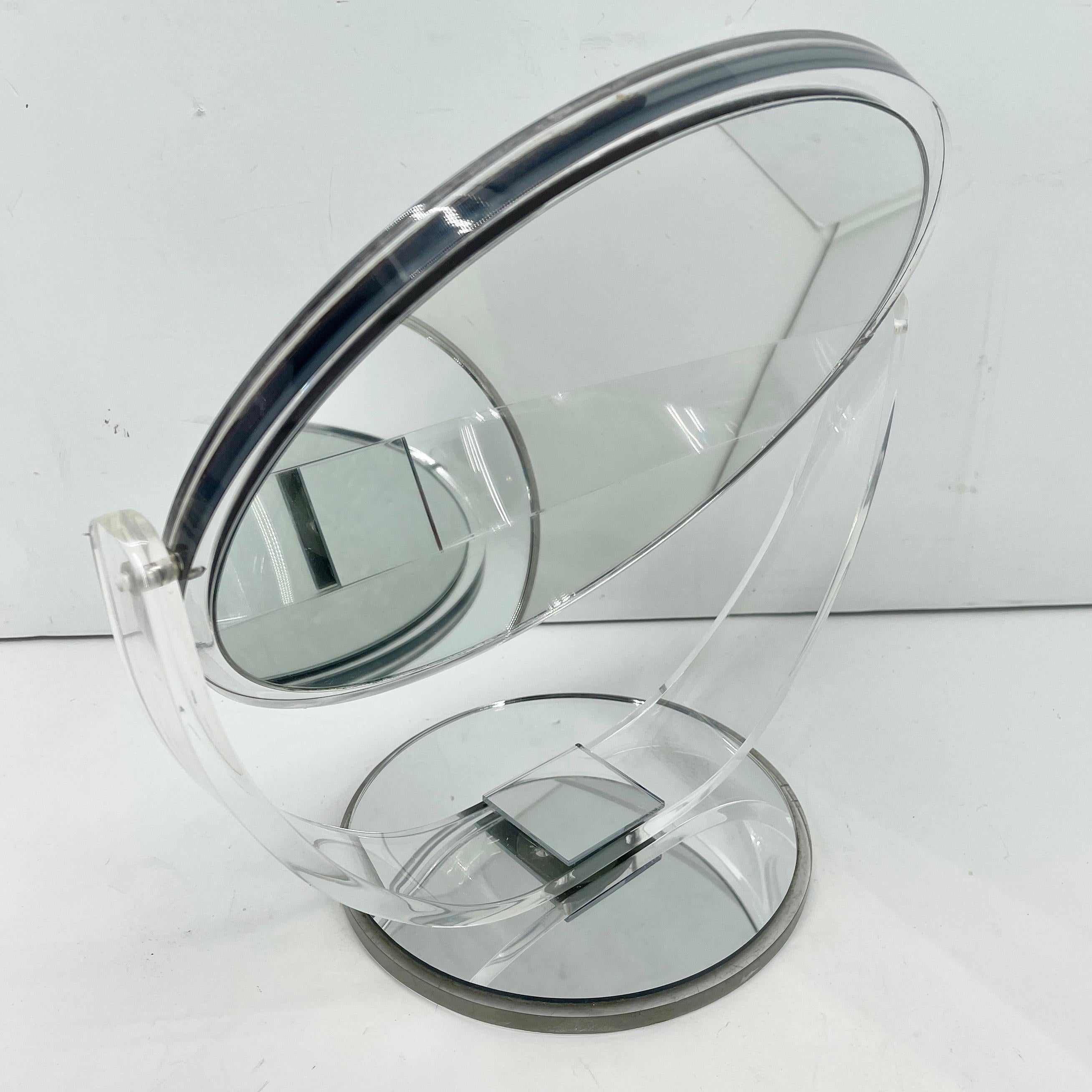 Two Mid-Century Two-Sided Lucite Vanity Table Mirrors In Good Condition For Sale In Haddonfield, NJ