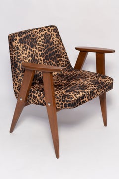 Zwei Sessel 366 aus Samt mit Leopardenmuster, Jozef Chierowski, 1960er Jahre