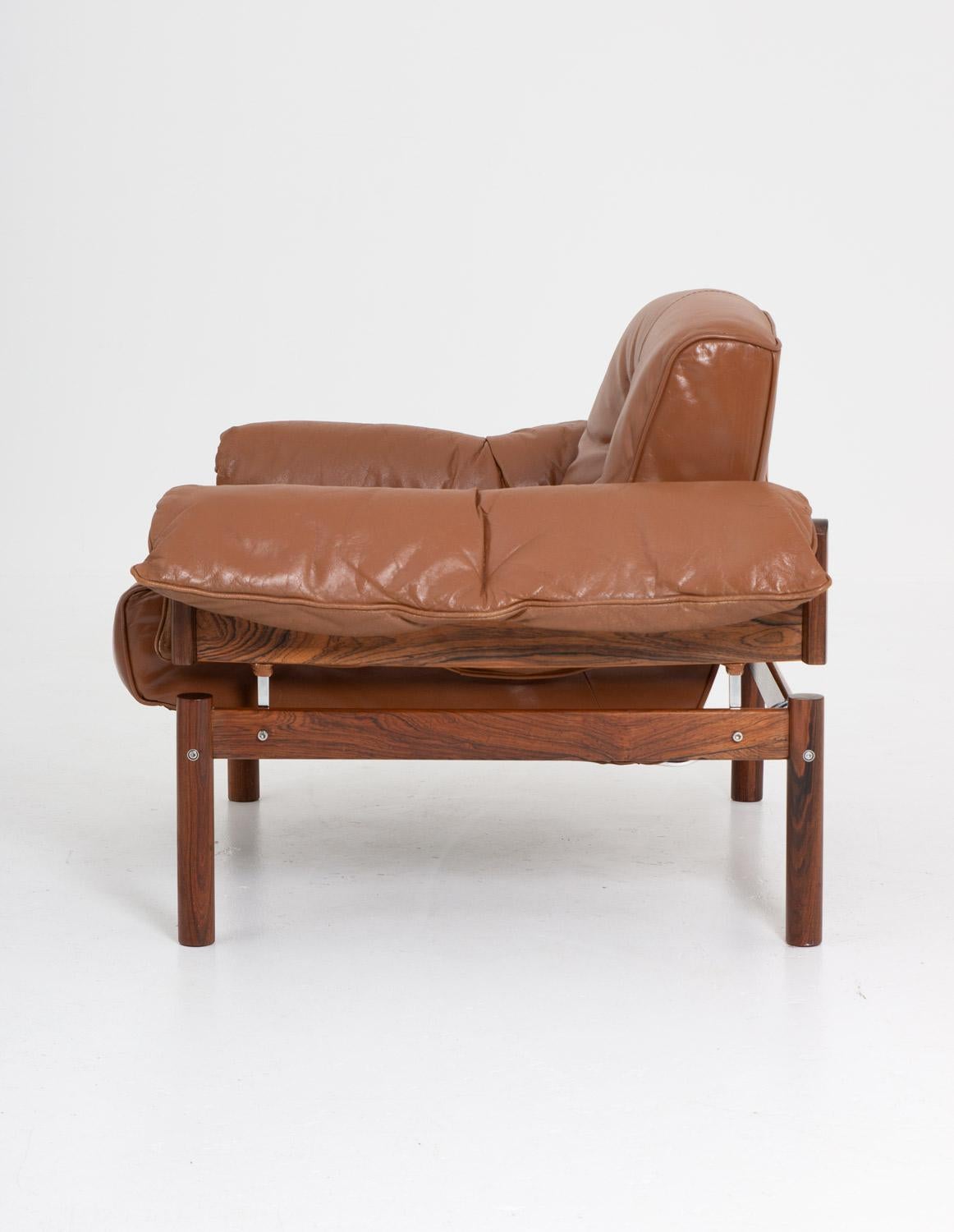 Two Midcentury Brazilian Lounge Chairs in Leather and Rosewood by Percival Lafer In Good Condition In Karlstad, SE