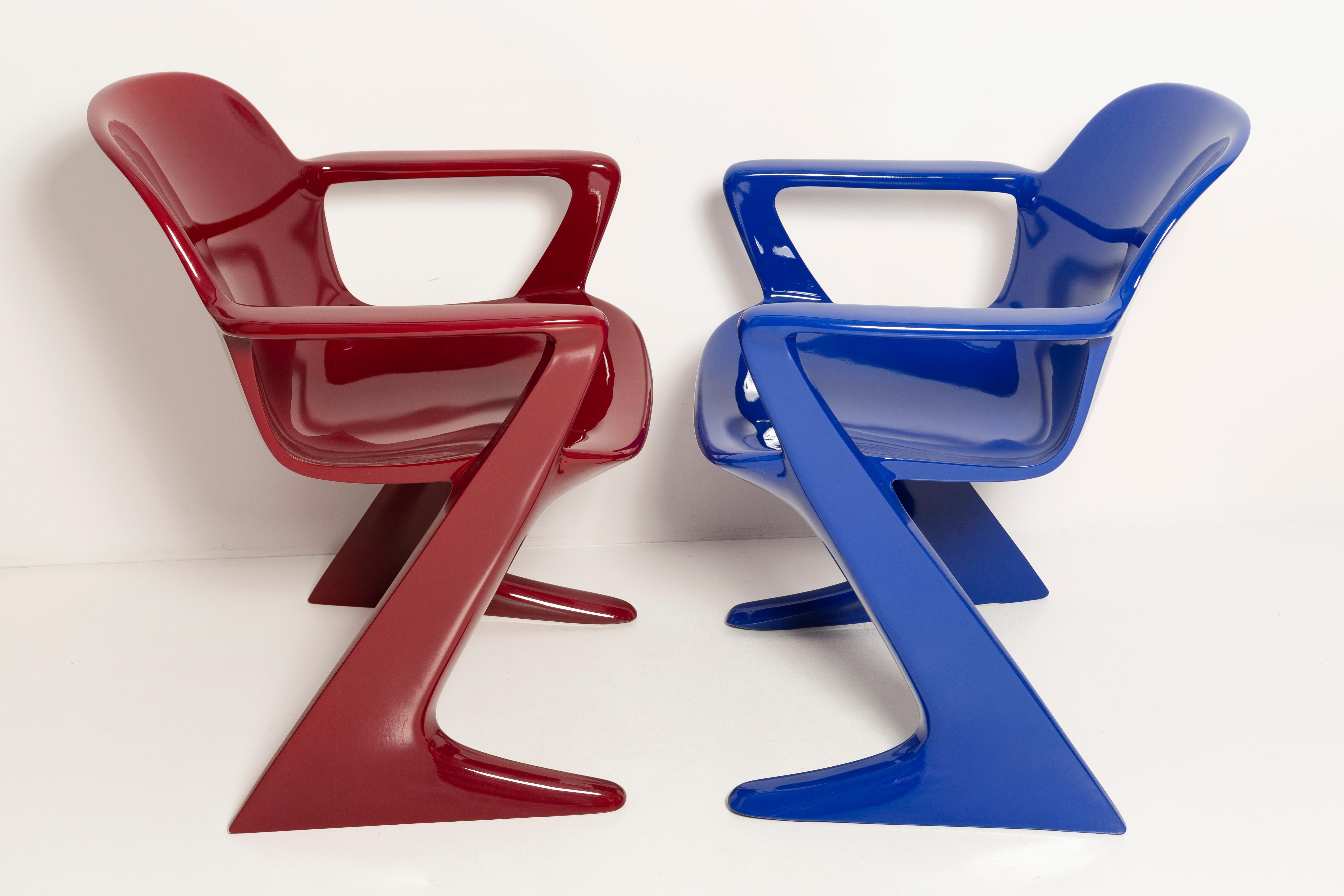 La chaise z.stuhl, conçue par Ernst Moeckl (1931-2013) dans les années 1970, est une chaise cantilever en polyuréthane, disponible avec ou sans accoudoirs. Dans la langue vernaculaire, la chaise est connue sous des noms géométriques tels que 