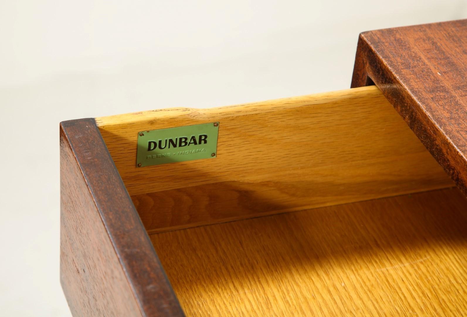 Due credenze di metà secolo in noce ebanizzato, Edward Wormley per Dunbar in vendita 12