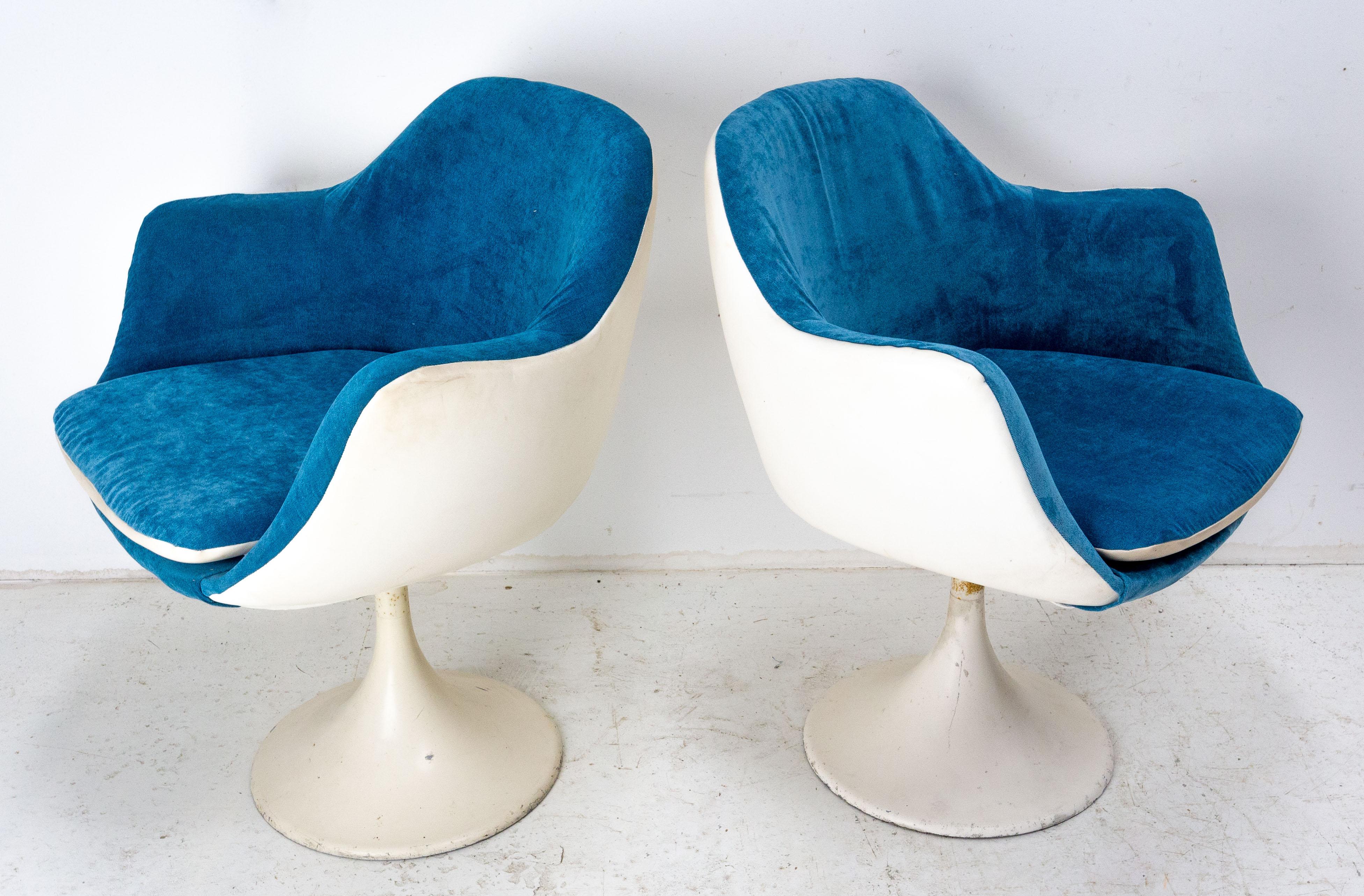Two Midcentury French Armchairs Metal and Velvet Tulip Foot, Reupholstered In Good Condition For Sale In Labrit, Landes