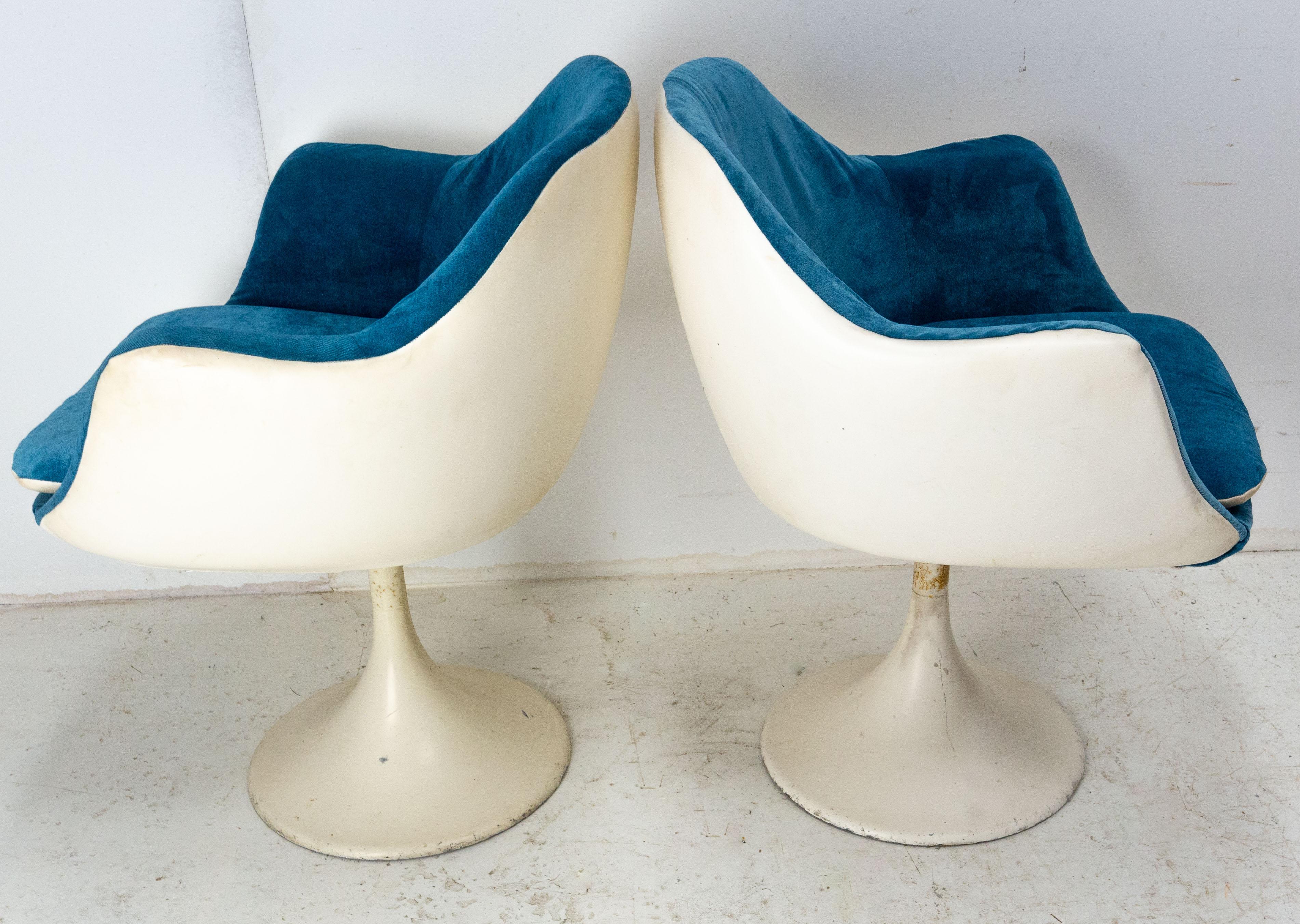 Two Midcentury French Armchairs Metal and Velvet Tulip Foot, Reupholstered In Good Condition For Sale In Labrit, Landes