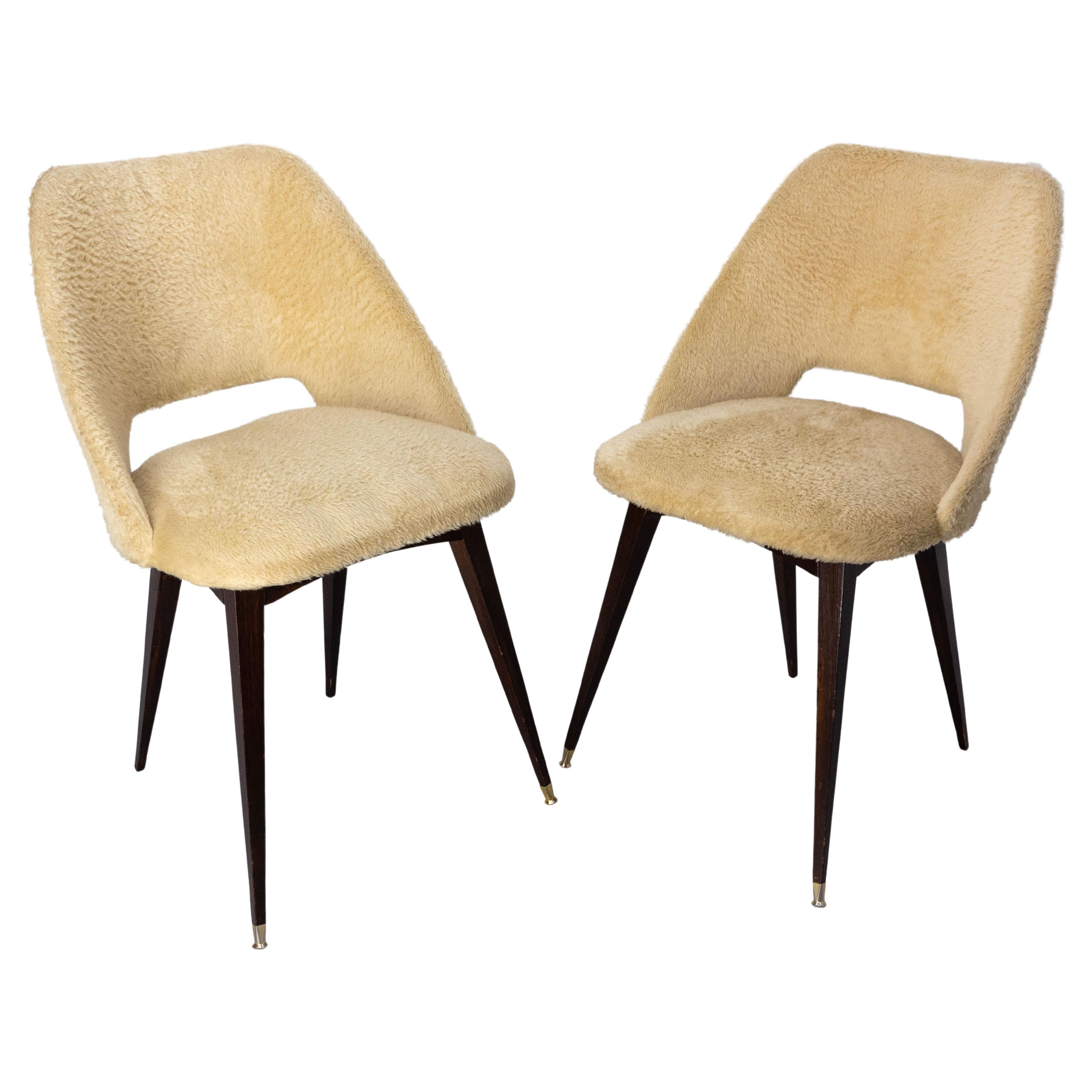 Deux chaises françaises du milieu du siècle Wood et tissu, typiques des années soixante-dix circa 1970