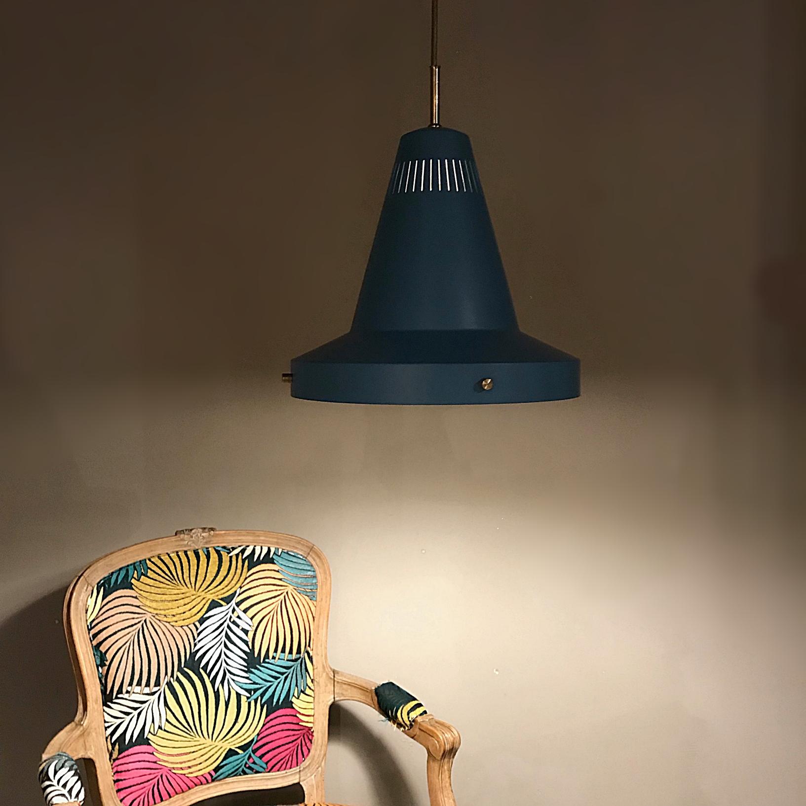 Deux des quatre lampes à suspension bleues Stilnovo, de style moderne du milieu du siècle dernier, années 1950, Italie en vente 3