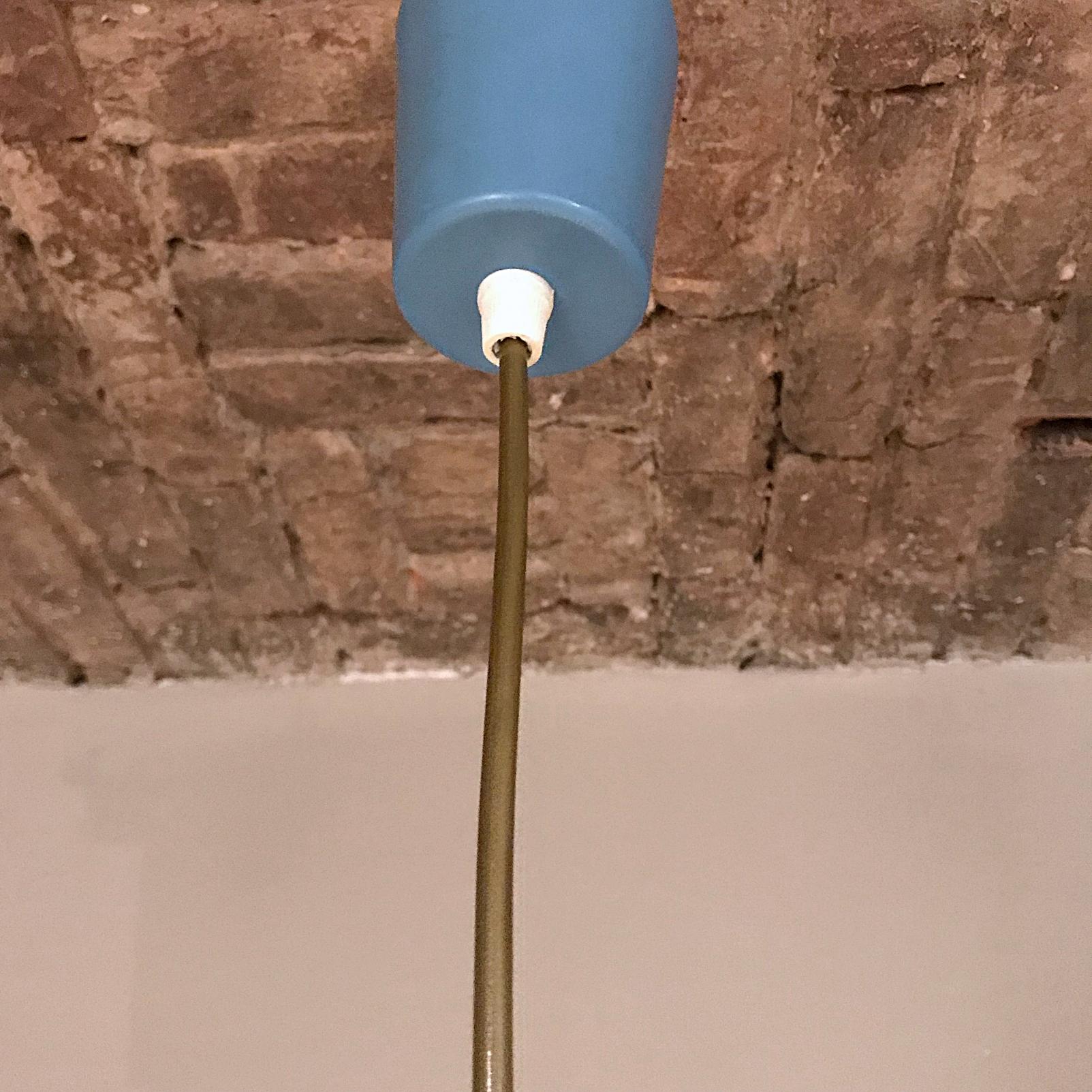 Deux des quatre lampes à suspension bleues Stilnovo, de style moderne du milieu du siècle dernier, années 1950, Italie en vente 5