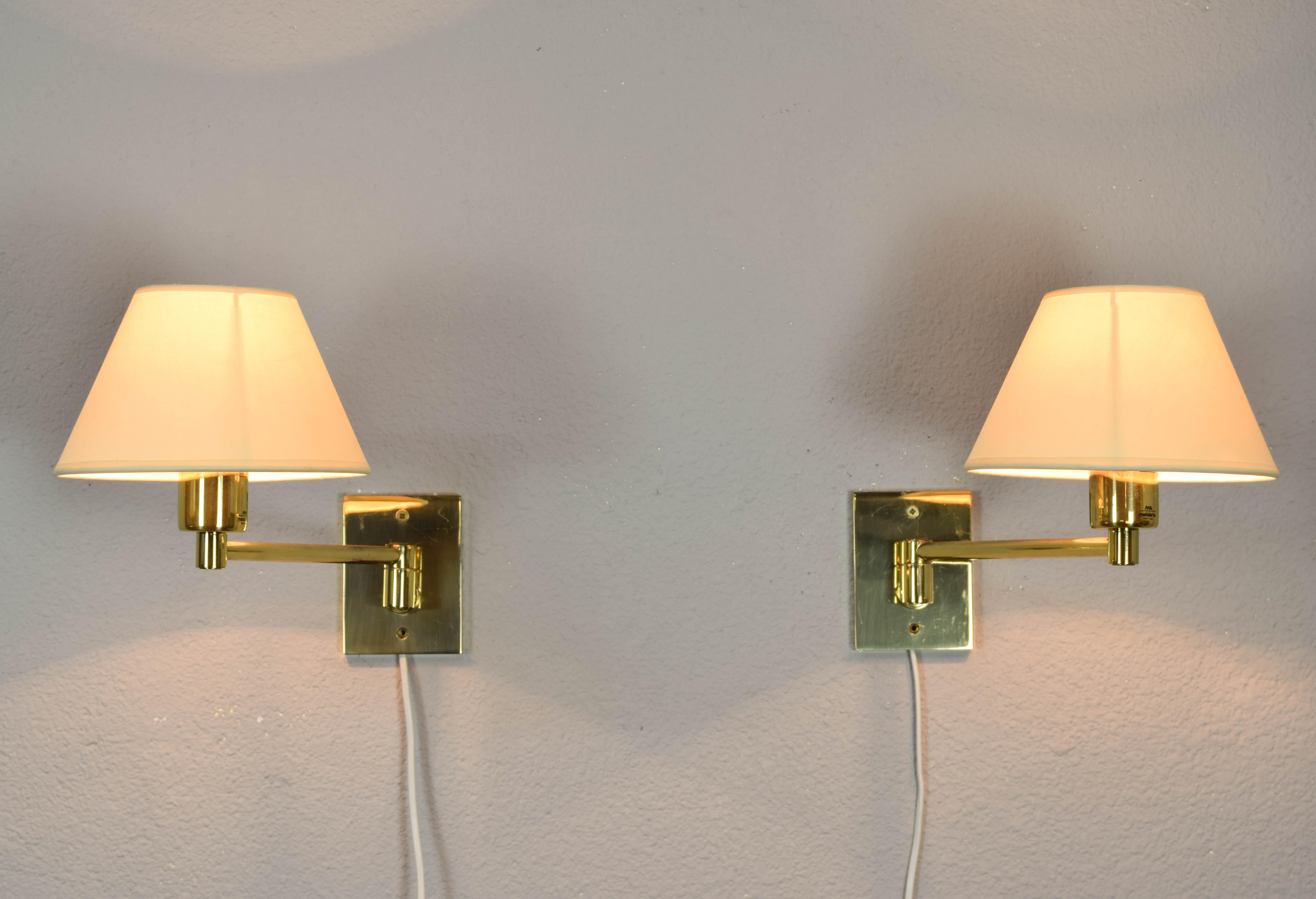Two MidCentury Simple Swivel Arm Brass Sconce by George W. Hansen for Metalarte In Good Condition In Escalona, Toledo