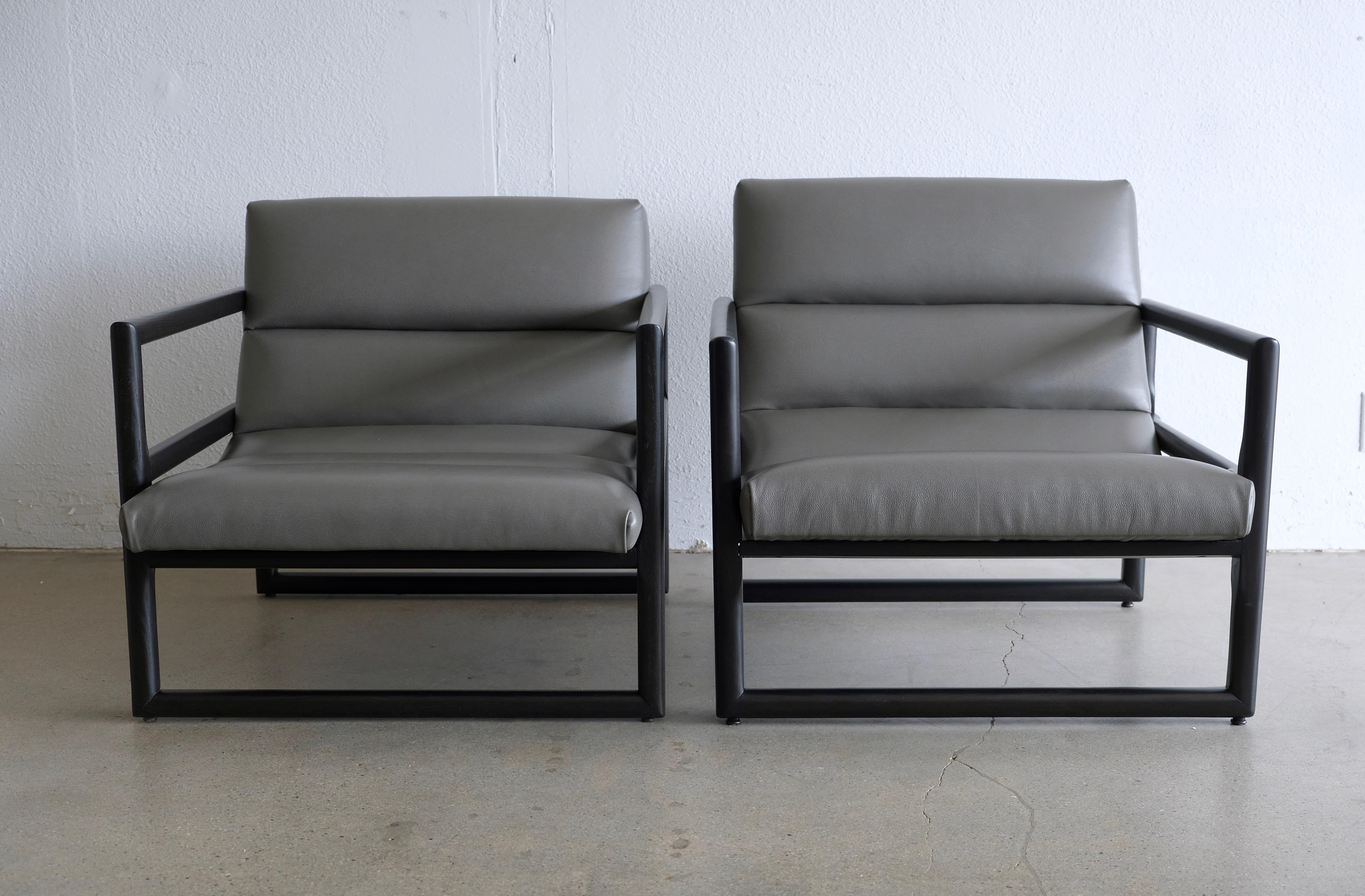 Mid-Century Modern Two Milo Baughman Scoop Lounge Chairs in Ebonized Black and Grey Leather For Sale