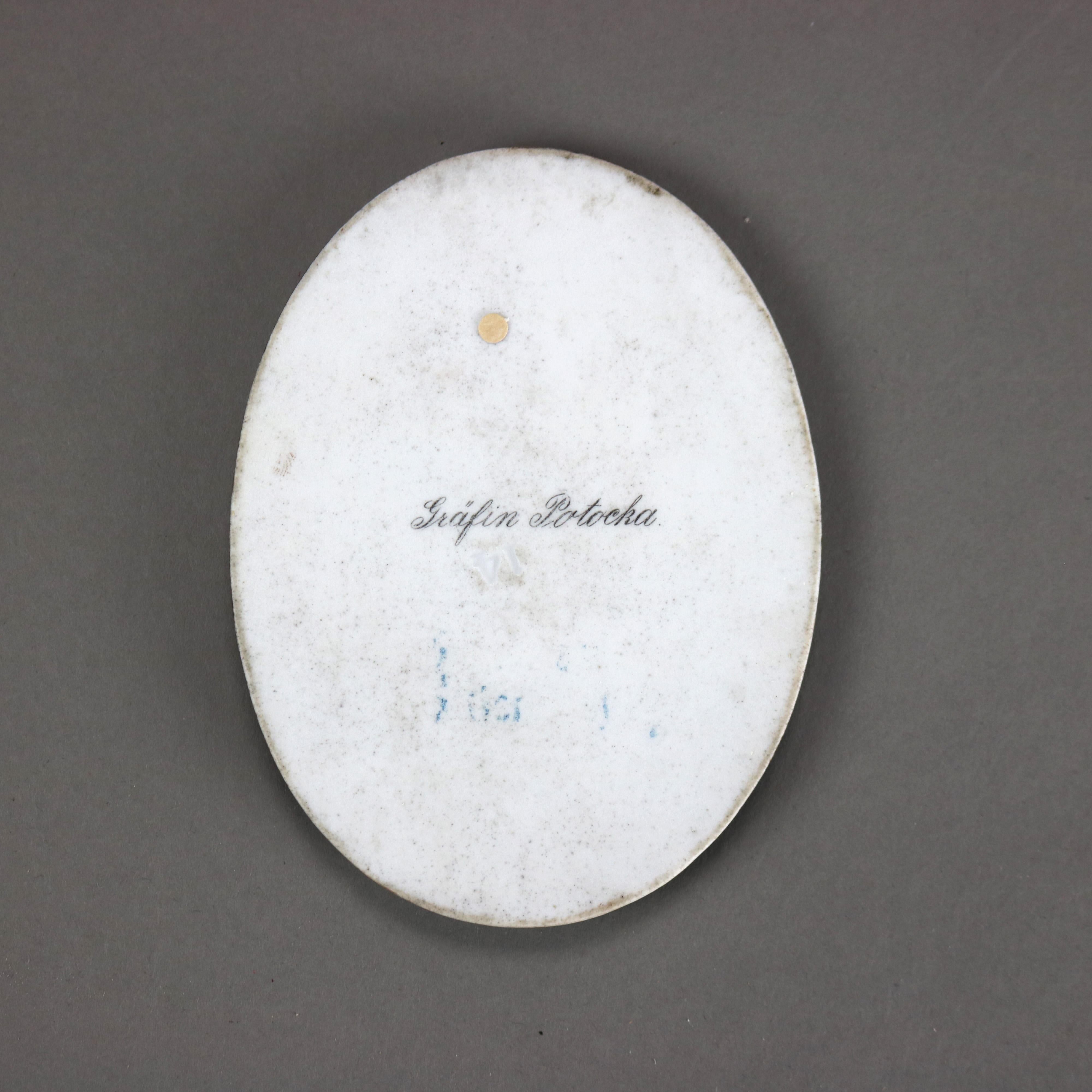 Dos retratos en miniatura sobre placas de porcelana de mujeres C1890 en venta 1