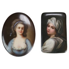 Dos retratos en miniatura sobre placas de porcelana de mujeres C1890