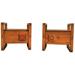 Deux tables de nuit minimalistes en bois de pin dans le style de Charlotte Perriand, années 1960