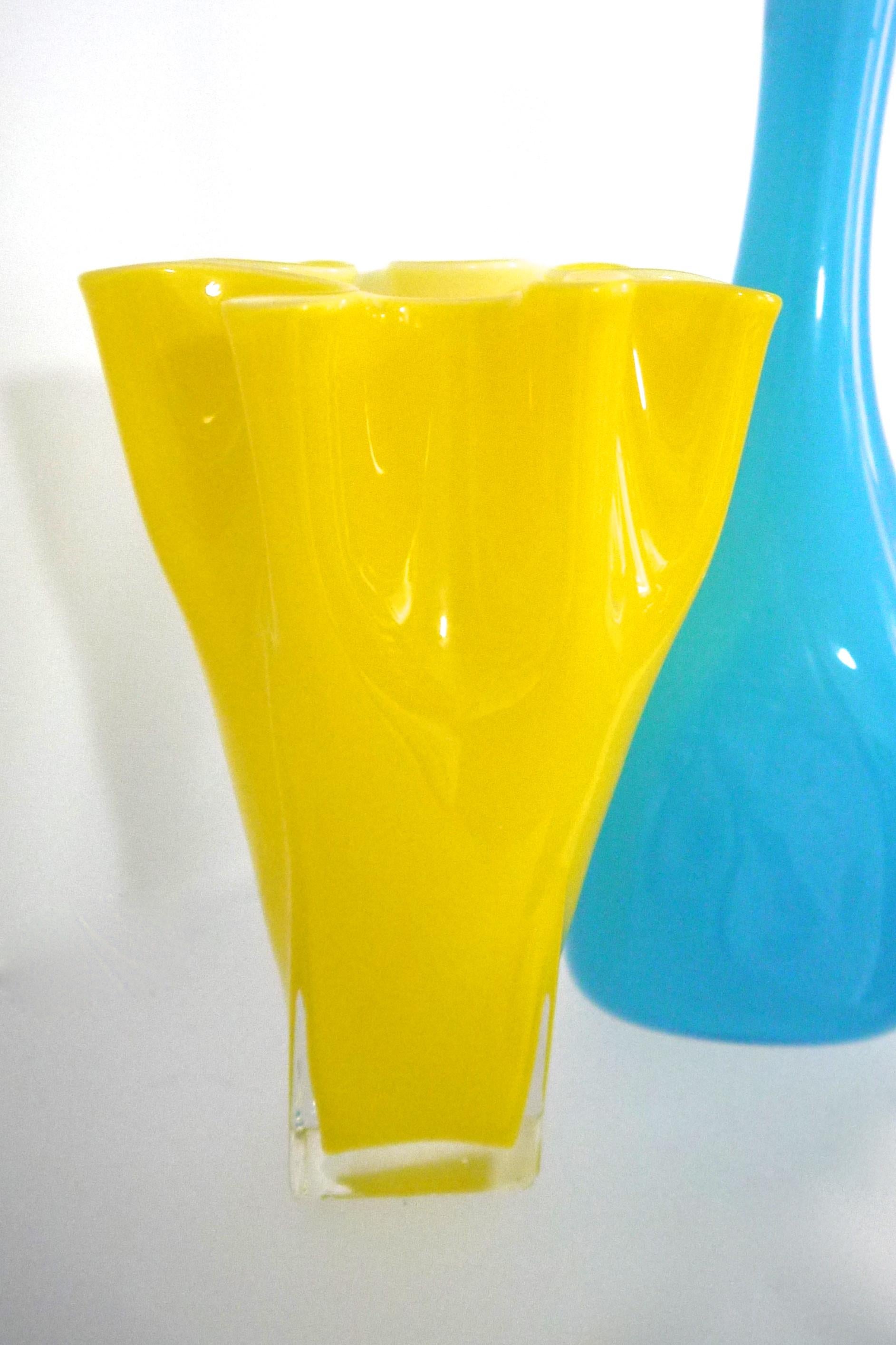 Two Modernist Glass Fazzoletti or 'Handkerchief' Vase with Carafe by Ekenas In Good Condition For Sale In Halstead, GB