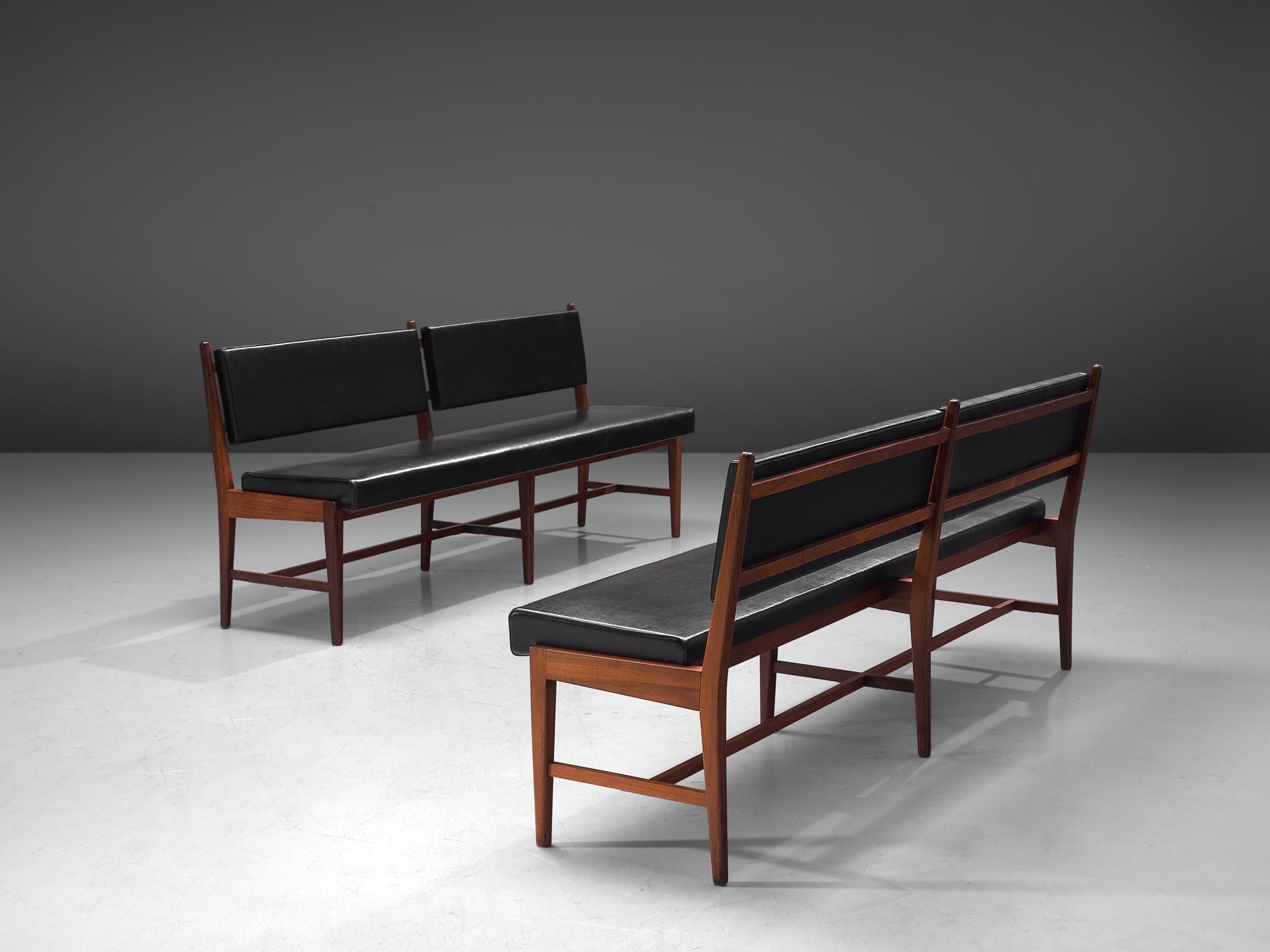 Set of 2 benches, black faux leather, rosewood, Europe, 1960s

This rosewood and faux leather bench is features six legs that are connected via horizontal small beams. This small sofa is pure and clean in its appearance. The colour combination of