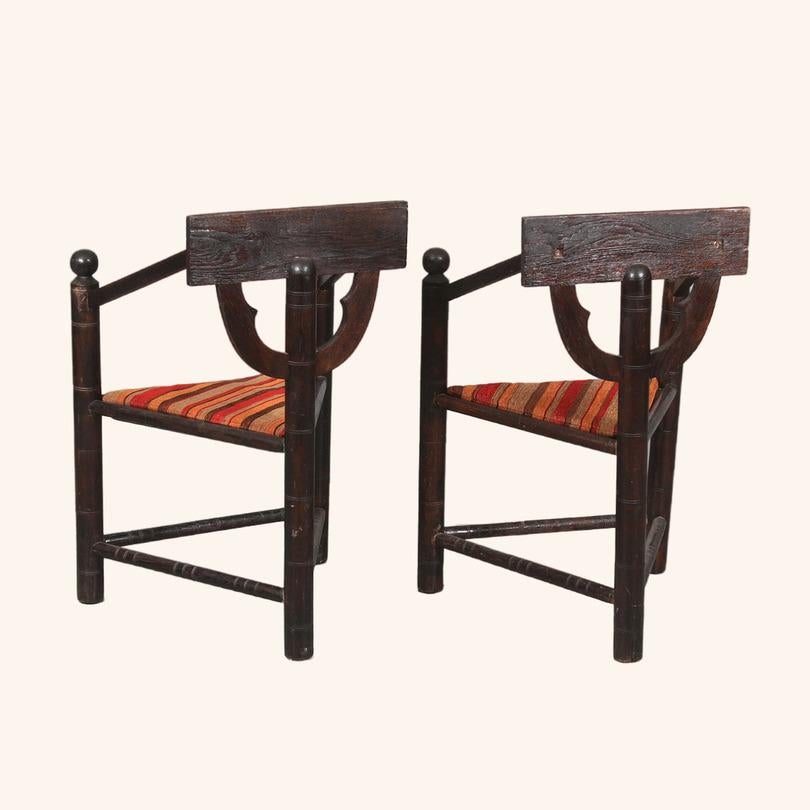 Pair of teak handencraved chairs with three legs. Monk chairs.  In Good Condition For Sale In BARCELONA, ES