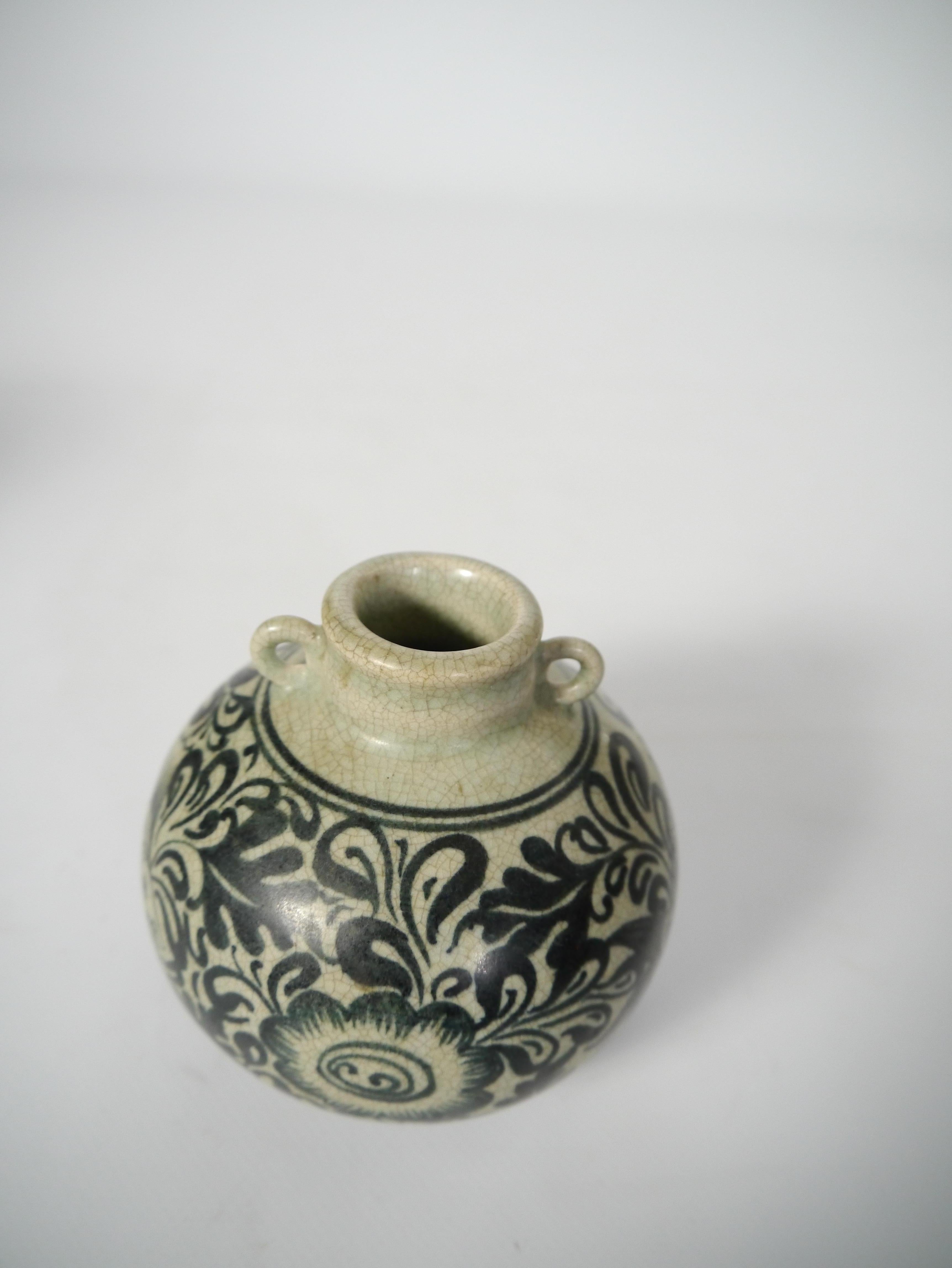 Two Monochrome Fish / Floral Decorated Chinoiserie Ceramic Vases, Thailand 1950s For Sale 6
