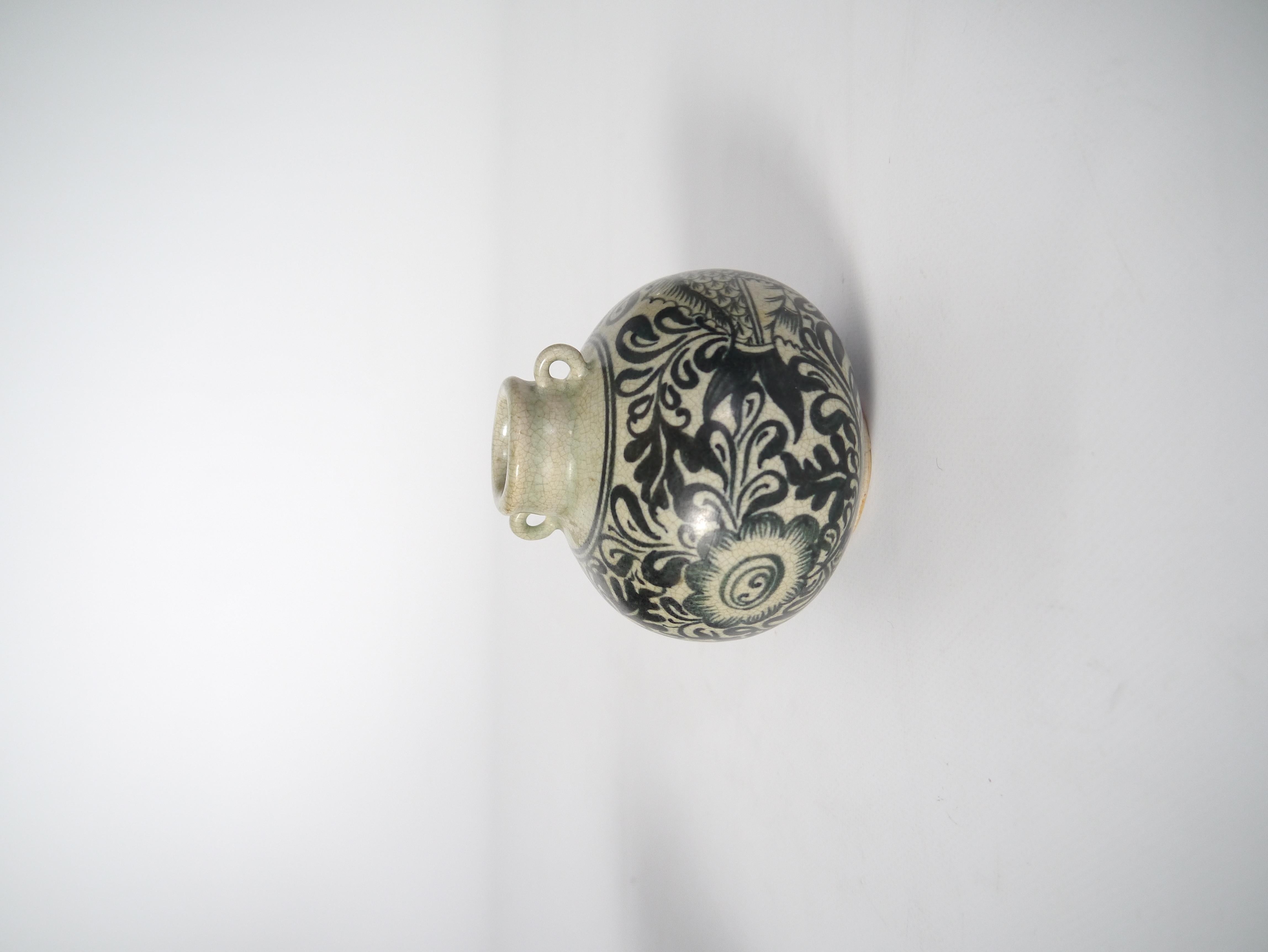 Two Monochrome Fish / Floral Decorated Chinoiserie Ceramic Vases, Thailand 1950s For Sale 4