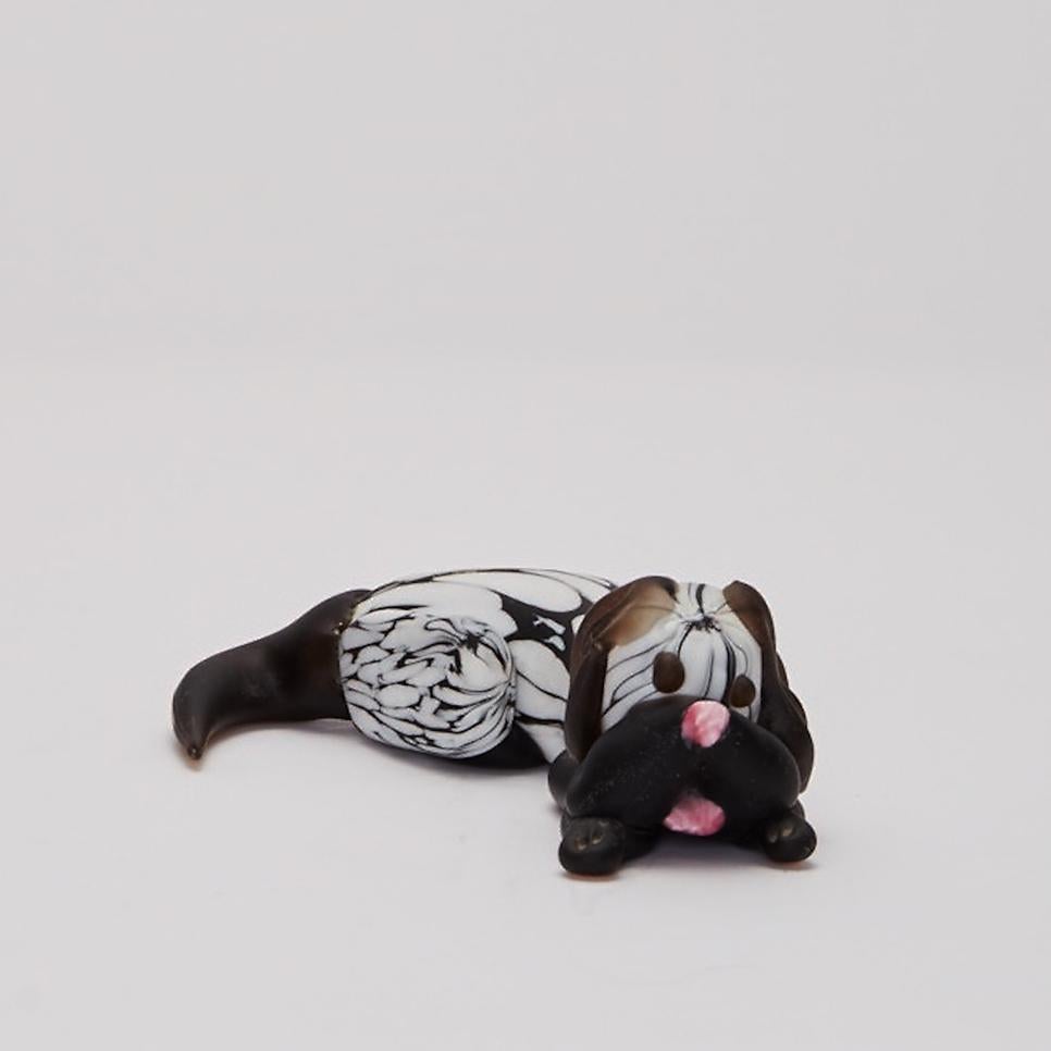 Due sculture di animali di Archimede Seguso (1909-1999) Italia, circa 1970, un cane e un coniglio in vetro opaco massiccio, etichetta in lamina su un esemplare 'Archimede Seguso Murano'. 
Archimede Seguso nacque sull'isola di Murano. L'eredità della