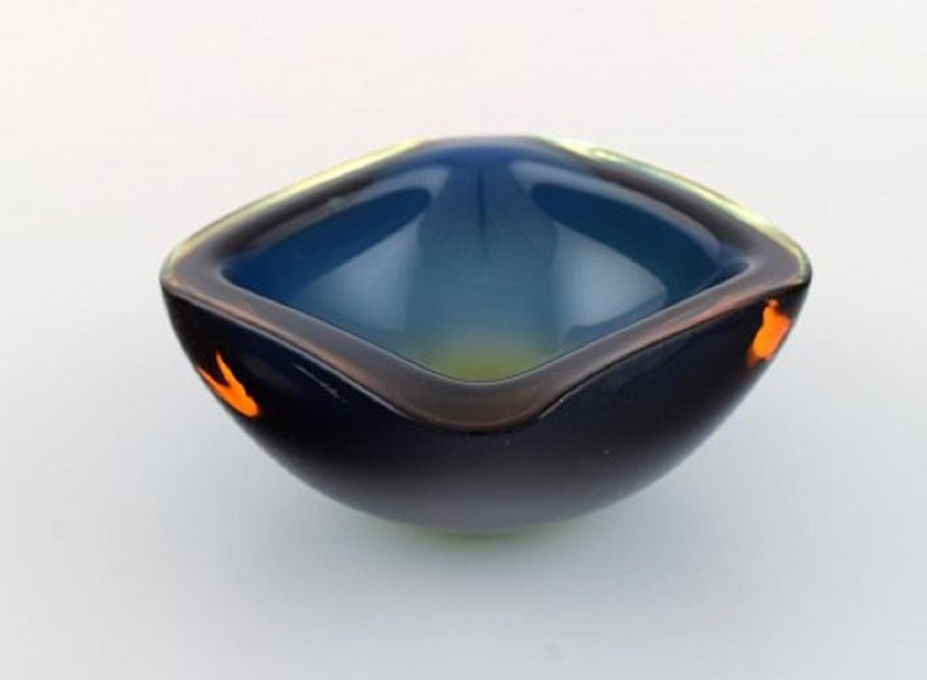Two Murano Bowls in Blue and Green-Yellow Mouth-Blown Art Glass, Italian Design In Excellent Condition In Copenhagen, DK
