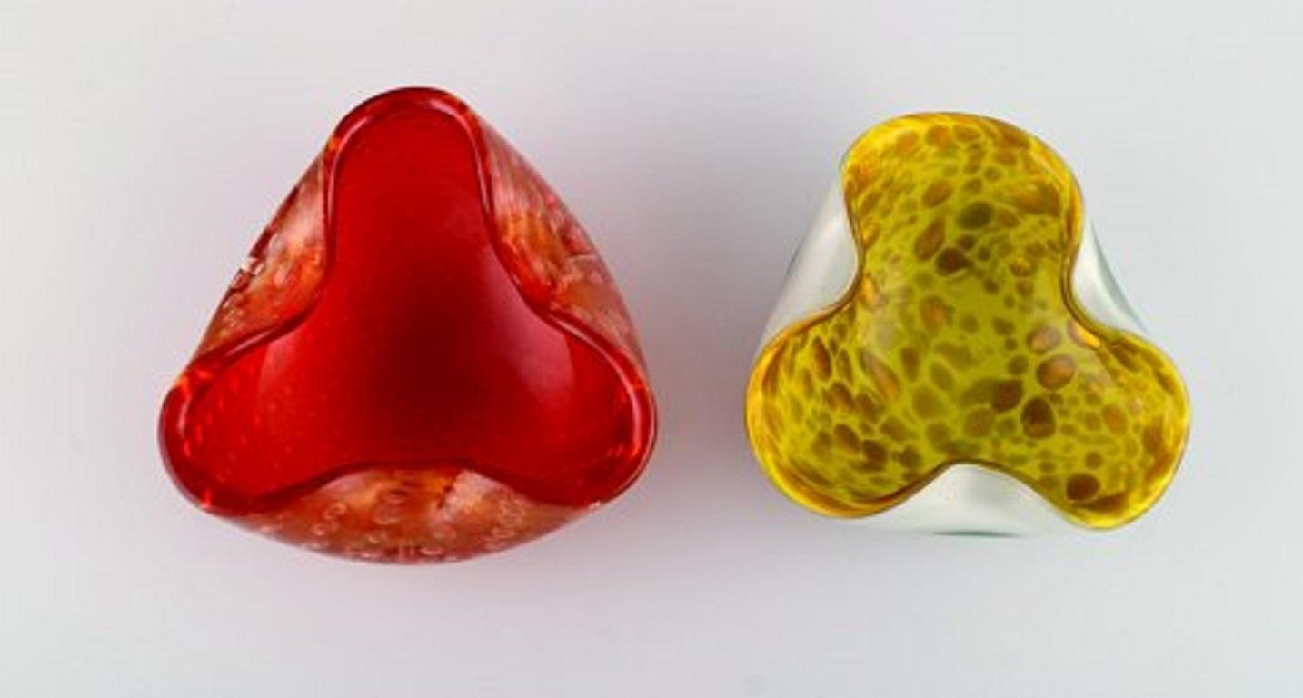 Mid-Century moderno Due ciotole di Murano in vetro artistico soffiato a bocca con bolle intarsiate, design italiano in vendita