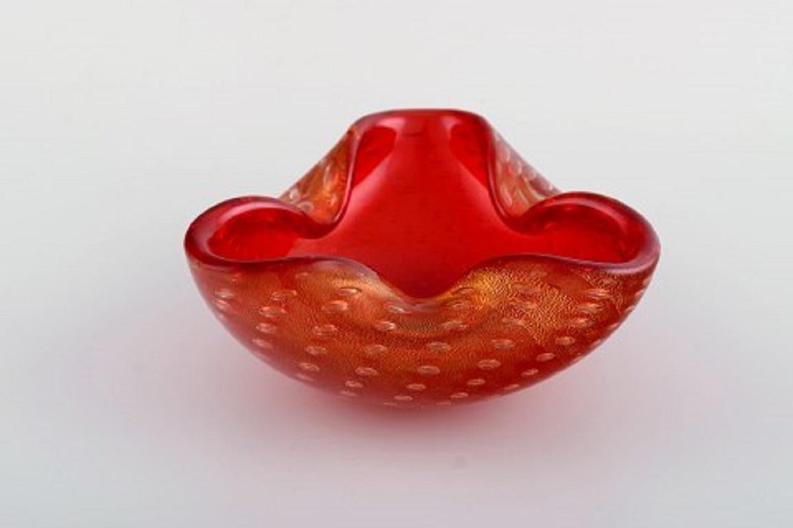 Italiano Due ciotole di Murano in vetro artistico soffiato a bocca con bolle intarsiate, design italiano in vendita