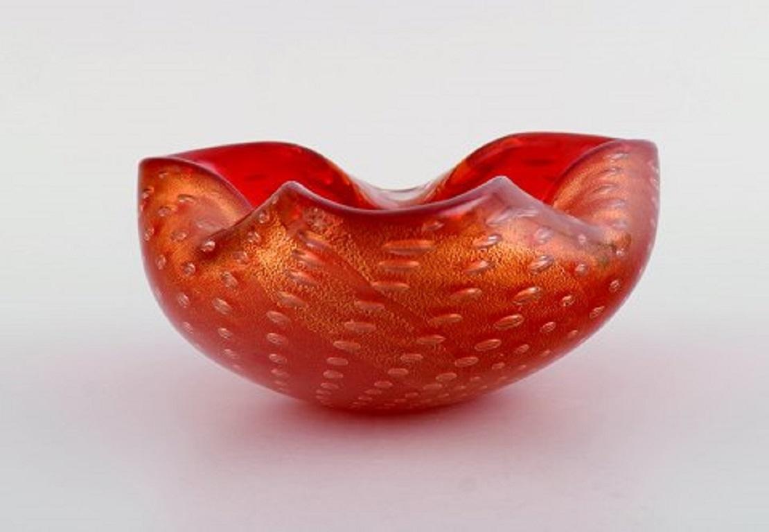 Mid-20th Century Two Murano Bowls in Mouth-Blown Art Glass with Inlaid Bubbles, Italian Design For Sale
