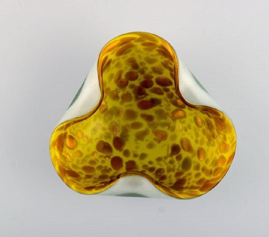 Metà XX secolo Due ciotole di Murano in vetro artistico soffiato a bocca con bolle intarsiate, design italiano in vendita