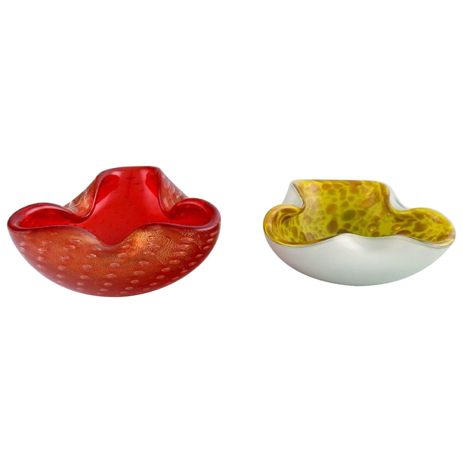 Two Murano Bowls in Mouth-Blown Art Glass with Inlaid Bubbles, Italian Design