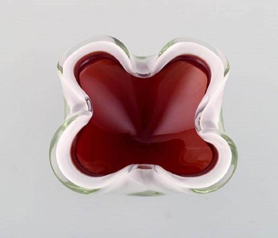 Due ciotole di Murano in vetro artistico soffiato a bocca rosso e bianco, design italiano, anni '60 In condizioni ottime in vendita a København, Copenhagen
