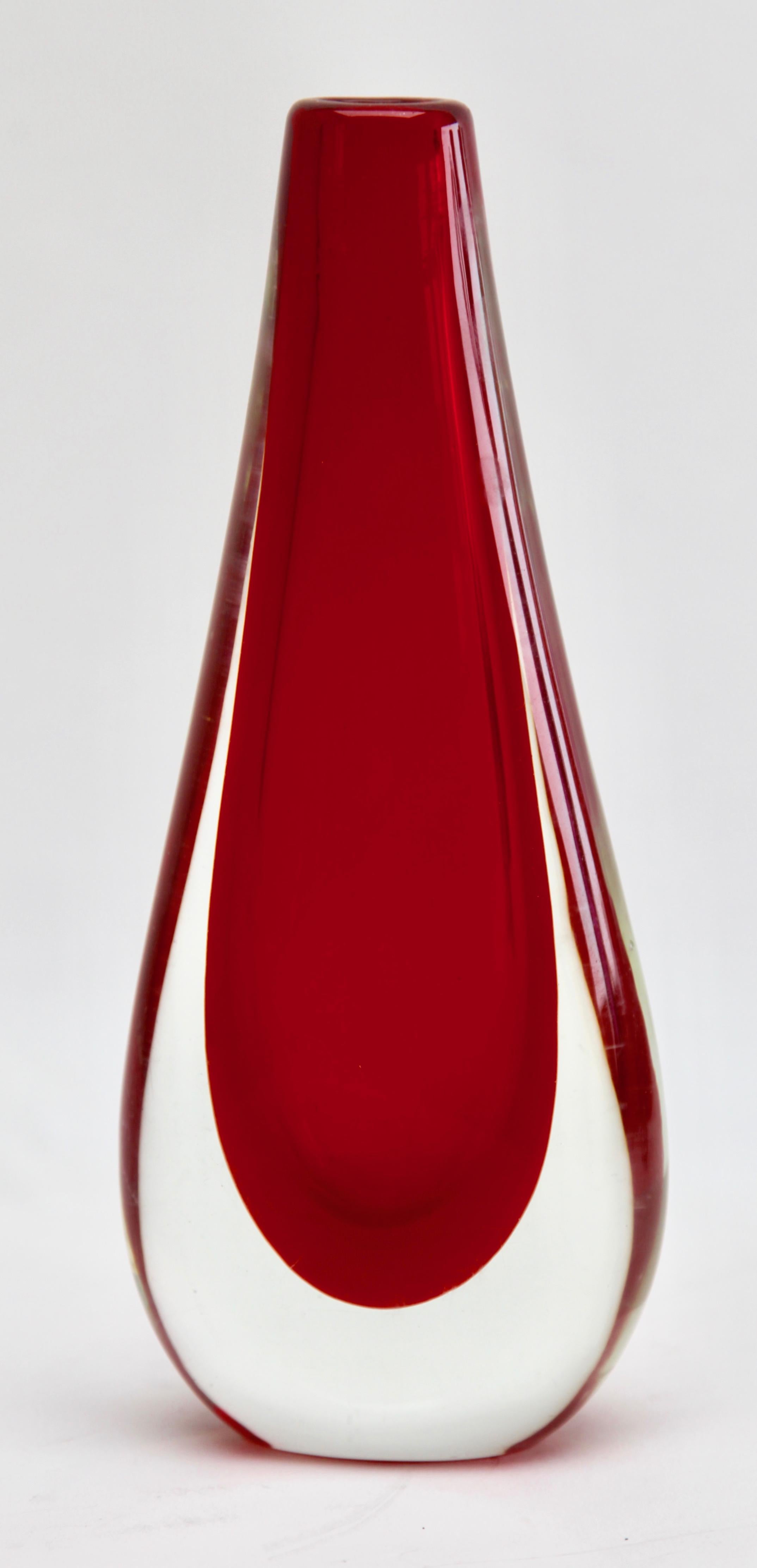 Two Murano Drop Vases with Red Core and Thick Sommerso 'Clear Glass Casing' In Good Condition In Verviers, BE