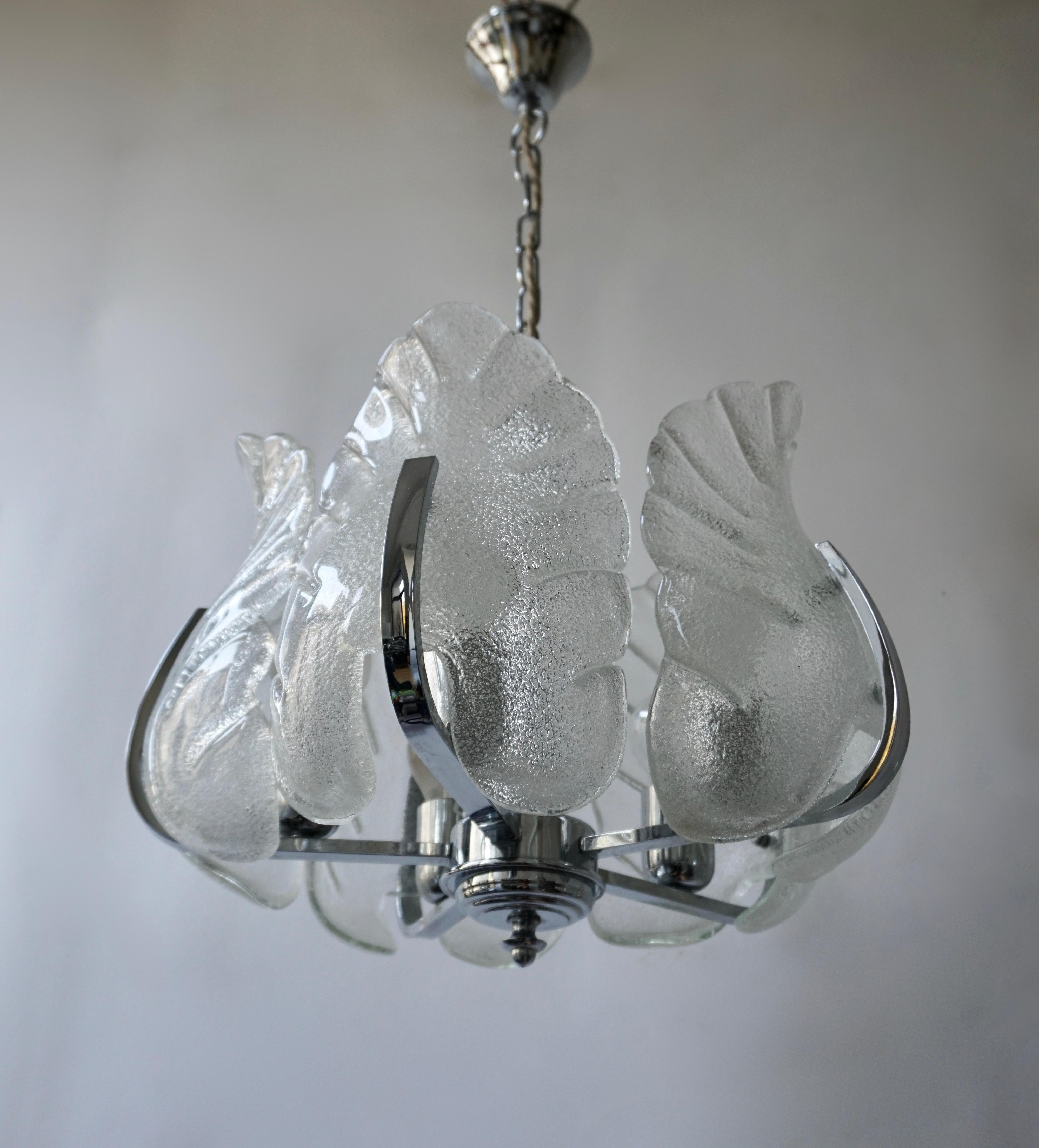 Deux lampes à suspension en verre de Murano et chrome en vente 2