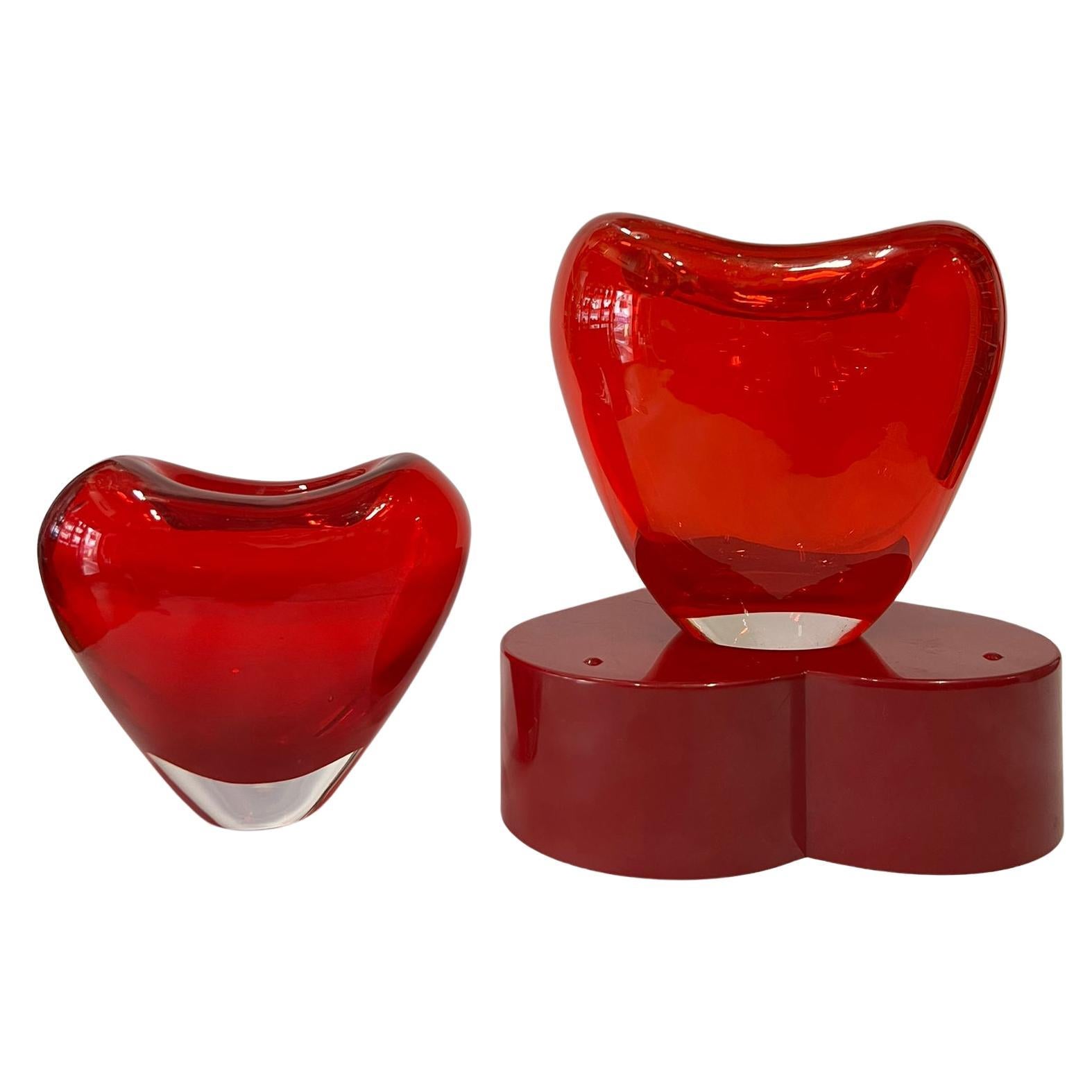 Two Murano glass heart vase by Maria Christina Hamel, 1990s, good original condition.

Dimensions large heart:
Height: 16.5 cm
Width: 16 cm
Depth: 12 cm

Dimensions small heart:
Height: 13 cm
Width: 15.5 cm
Depth: 10 cm