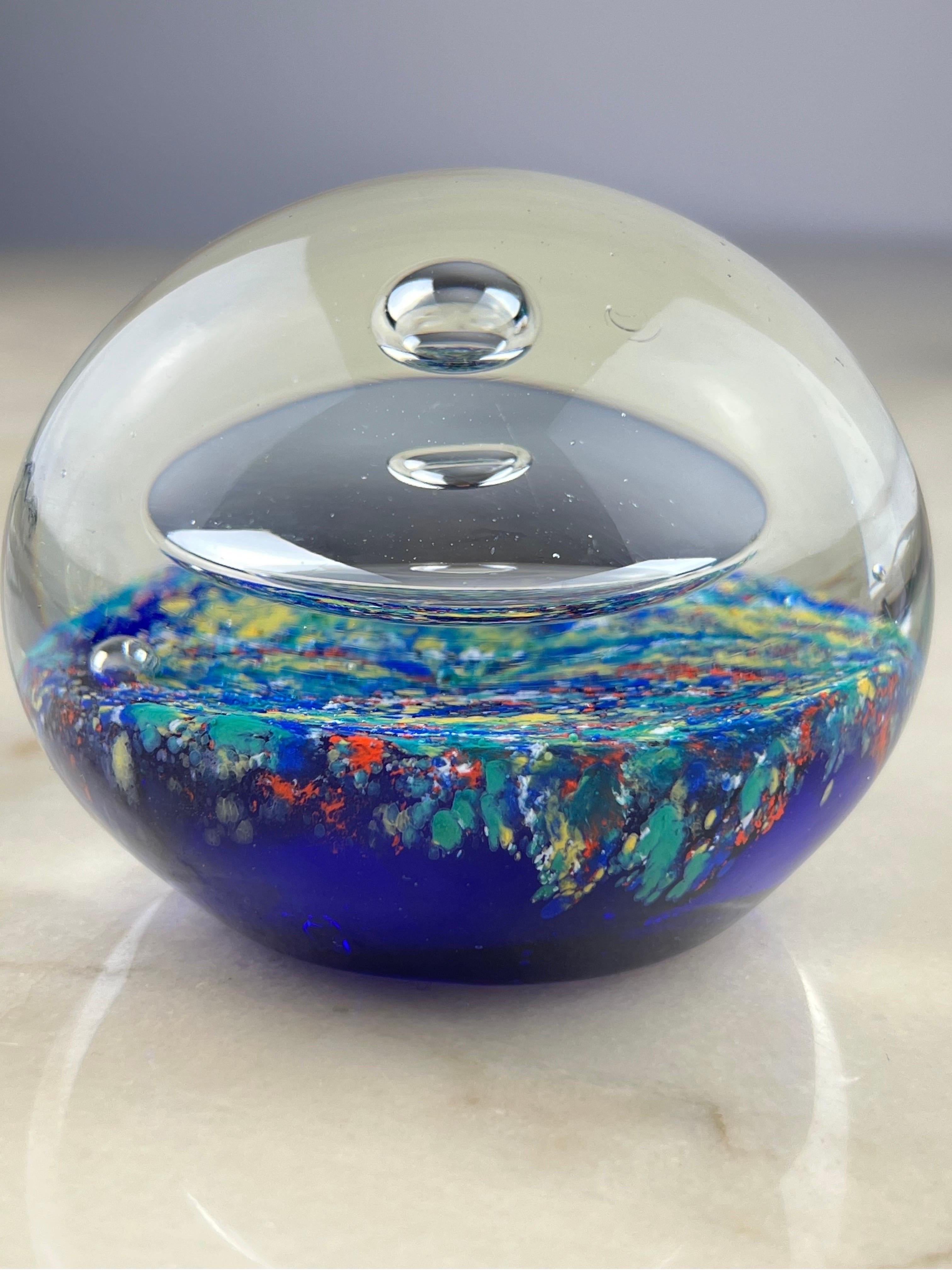 Two Murano glass paperweights, Italy, 1970s
They have different sizes: One has a diameter of 8.5 cm and a height of 6.5 cm; The other measures 8 x 7.5 cm.
Purchased by my grandfather in the 70s during a trip to Venice.
Very good condition. Murano