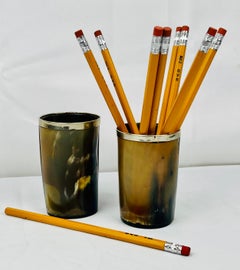 Due tazze di corno naturale con bordi argentati