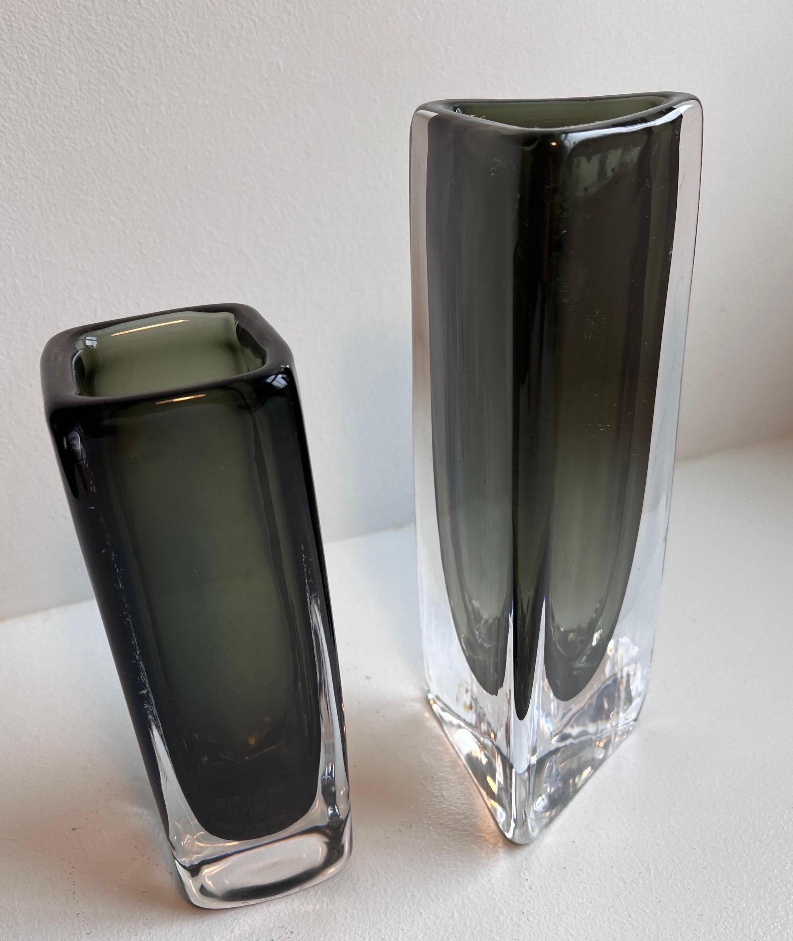 Deux vases en verre 