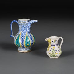 Zwei Kutahya-Krüge aus türkischer Keramik des neunzehnten Jahrhunderts