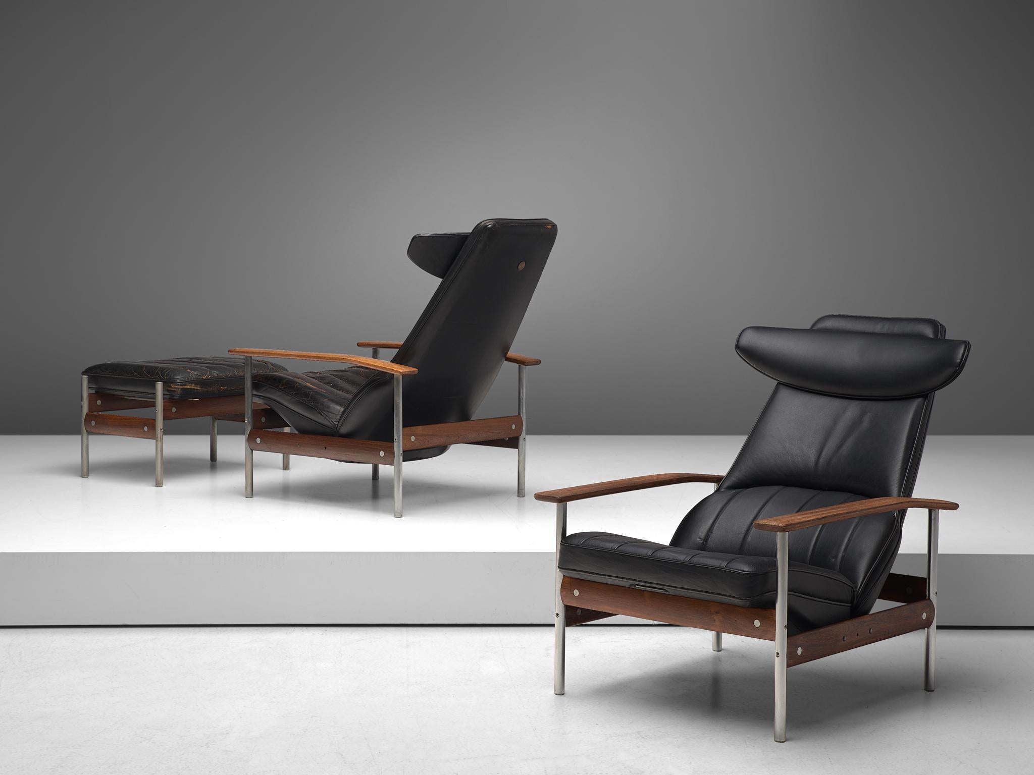 Sven Ivar Dysthe for Dokka Møbler, combined pair of lounge chairs with ottoman, leather, leatherette, rosewood, steel, Norway, 1960s.

Two armchairs with one ottoman, designed by Sven Ivar Dysthe for Dokke Møbler. The frames of these armchairs are