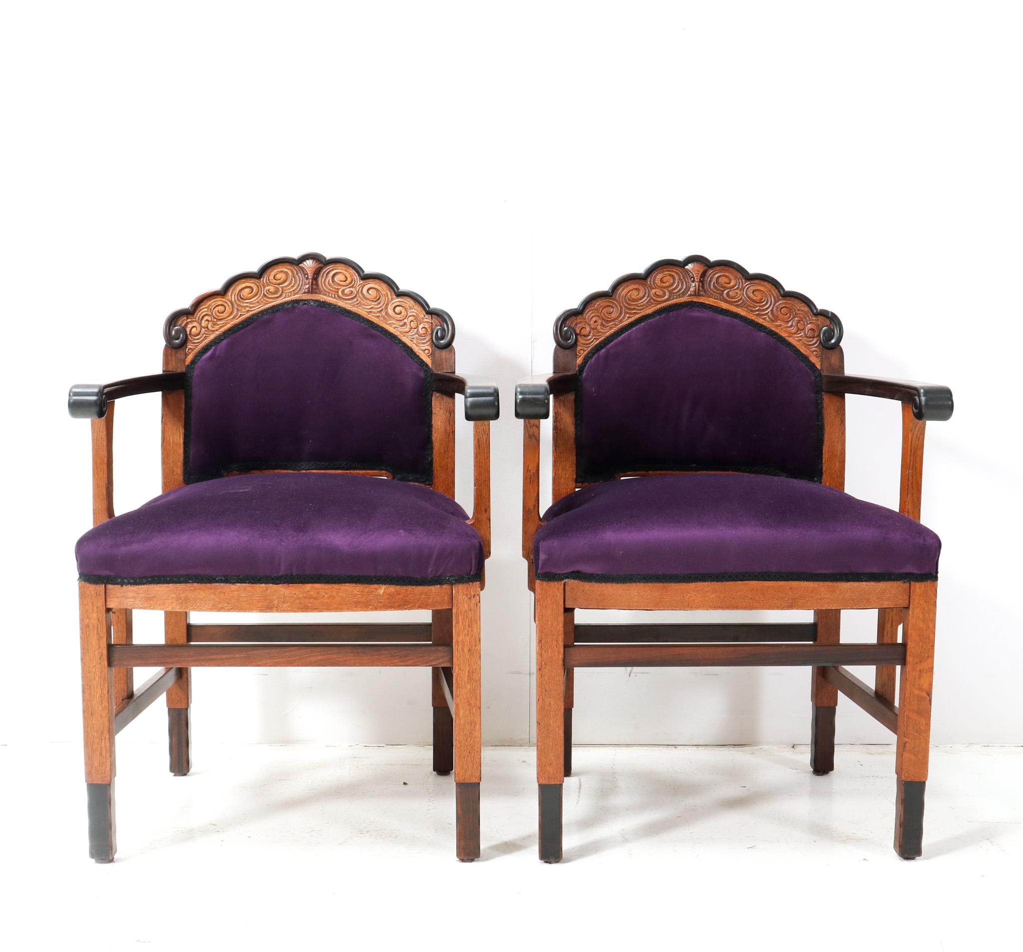 Magnificent and ultra rare set of two Art Deco Amsterdamse School armchairs.
Design by unknown artist but in the manner of the Fa. Drilling Amsterdam.
Striking Dutch design from the 1920s.
Two solid oak frames with solid macassar ebony armrests and